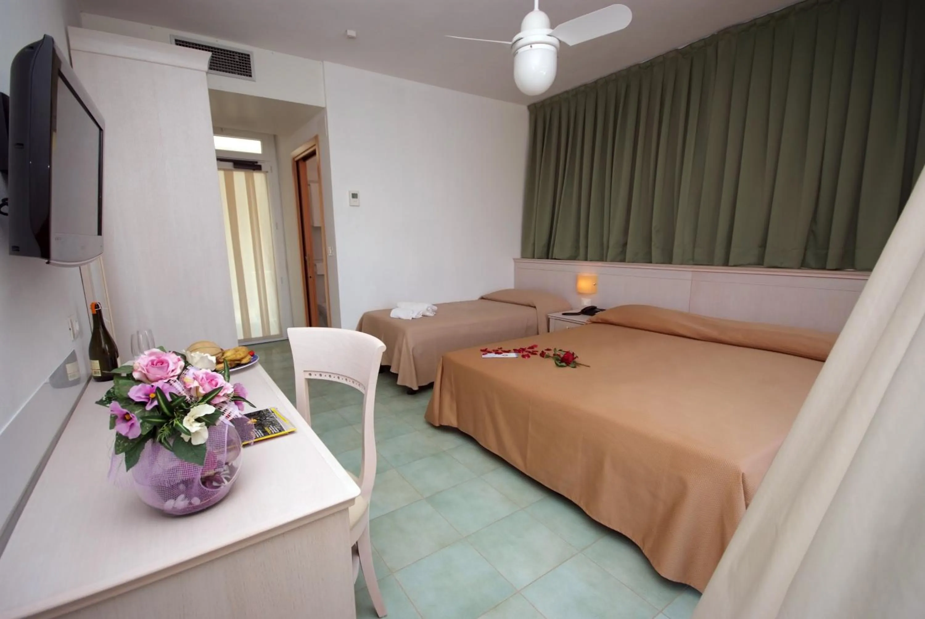 Photo of the whole room, Bed in Hotel Dino