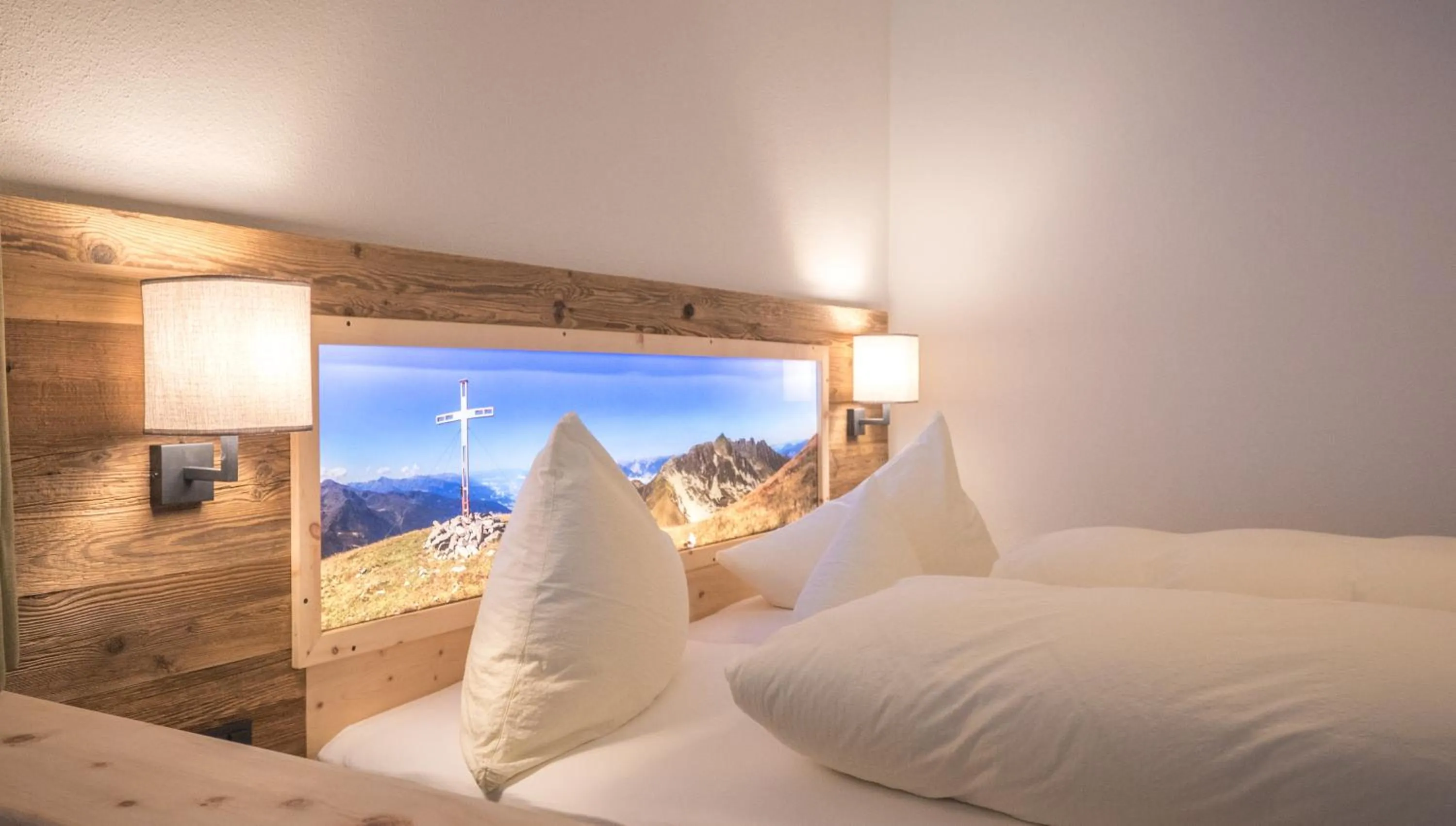 Bed in Hotel & Apart Central