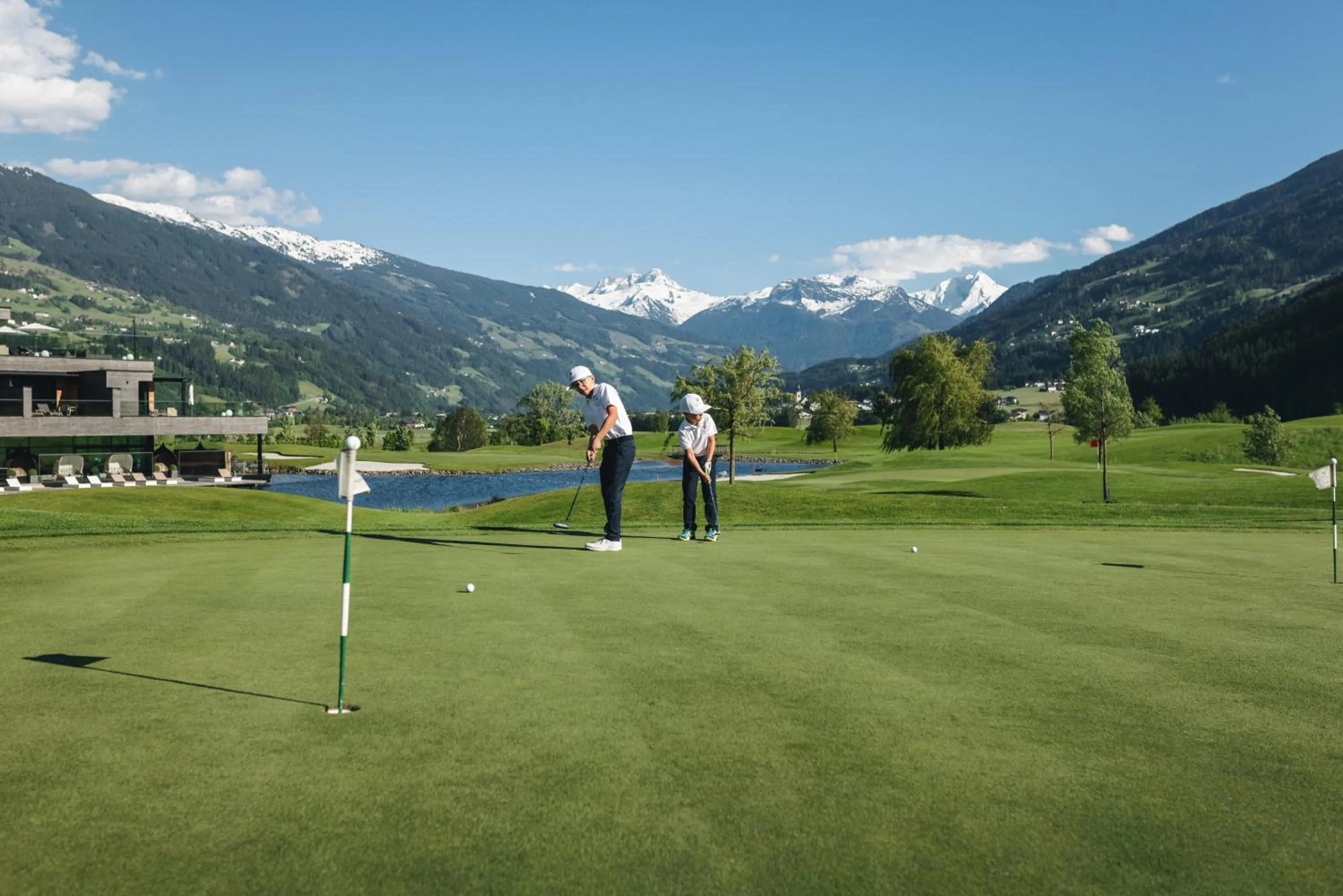 Golfcourse in Hotel & Apart Central