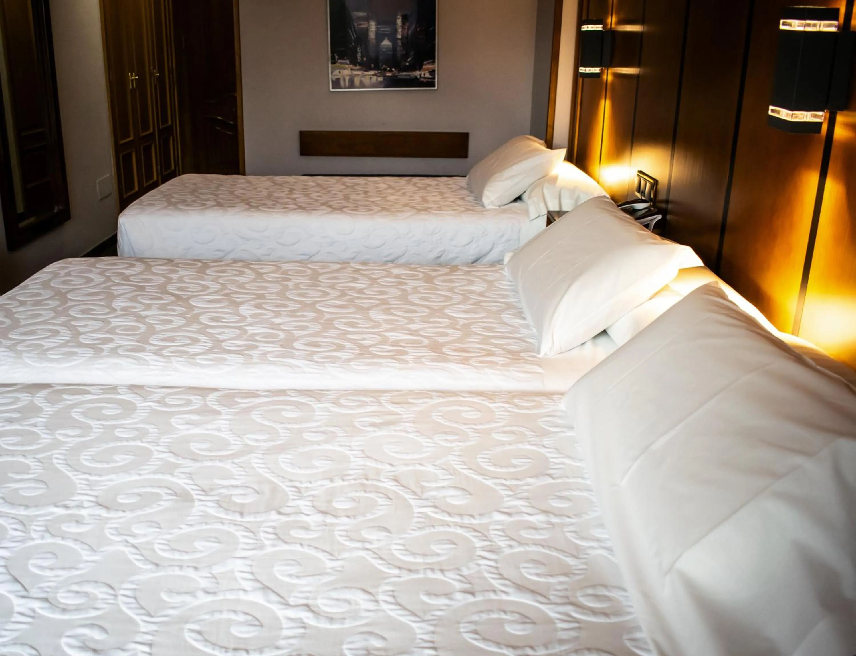 Bedroom, Bed in Hotel Condestable Iranzo