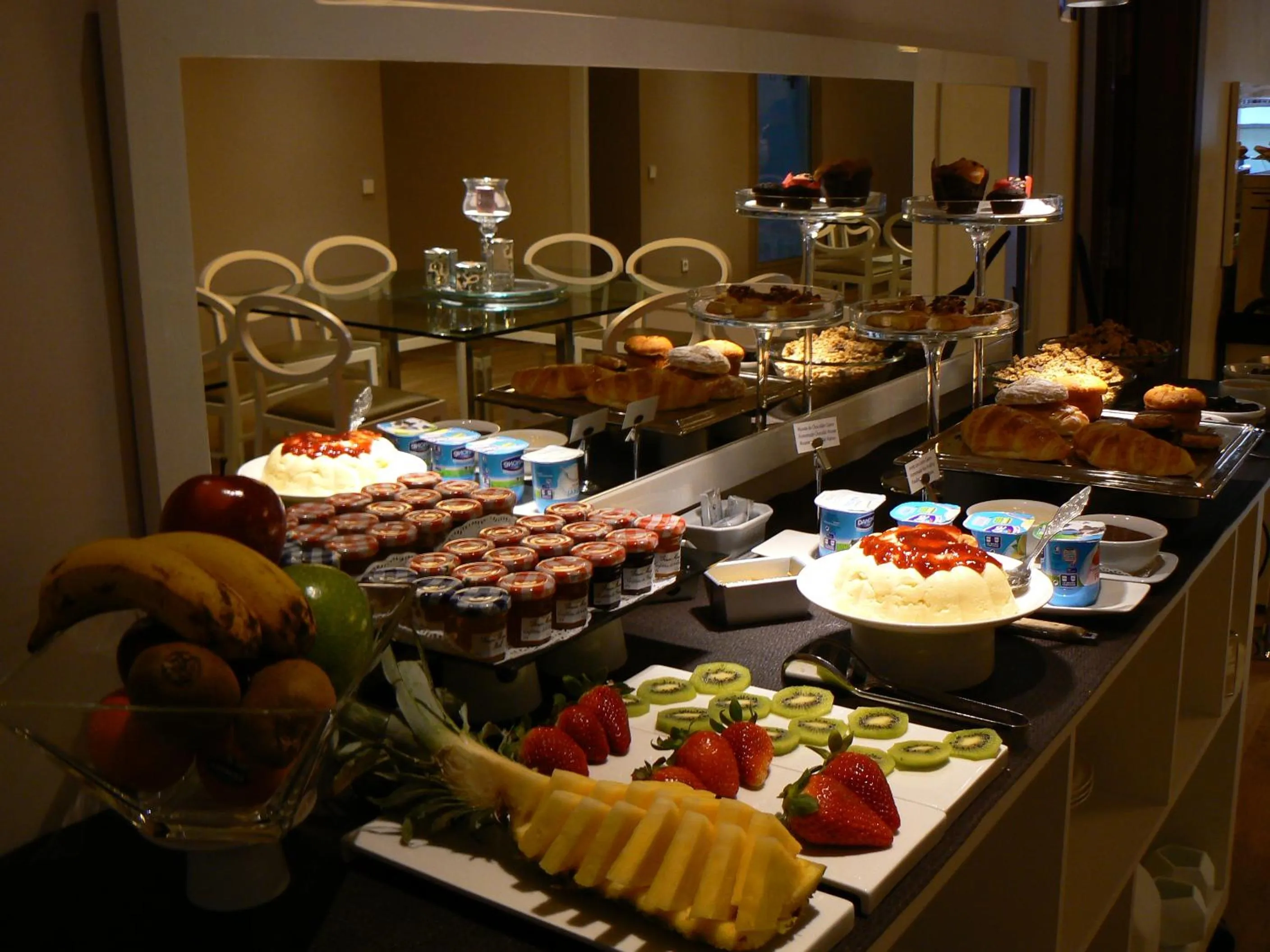 Food and drinks in Anba Boutique