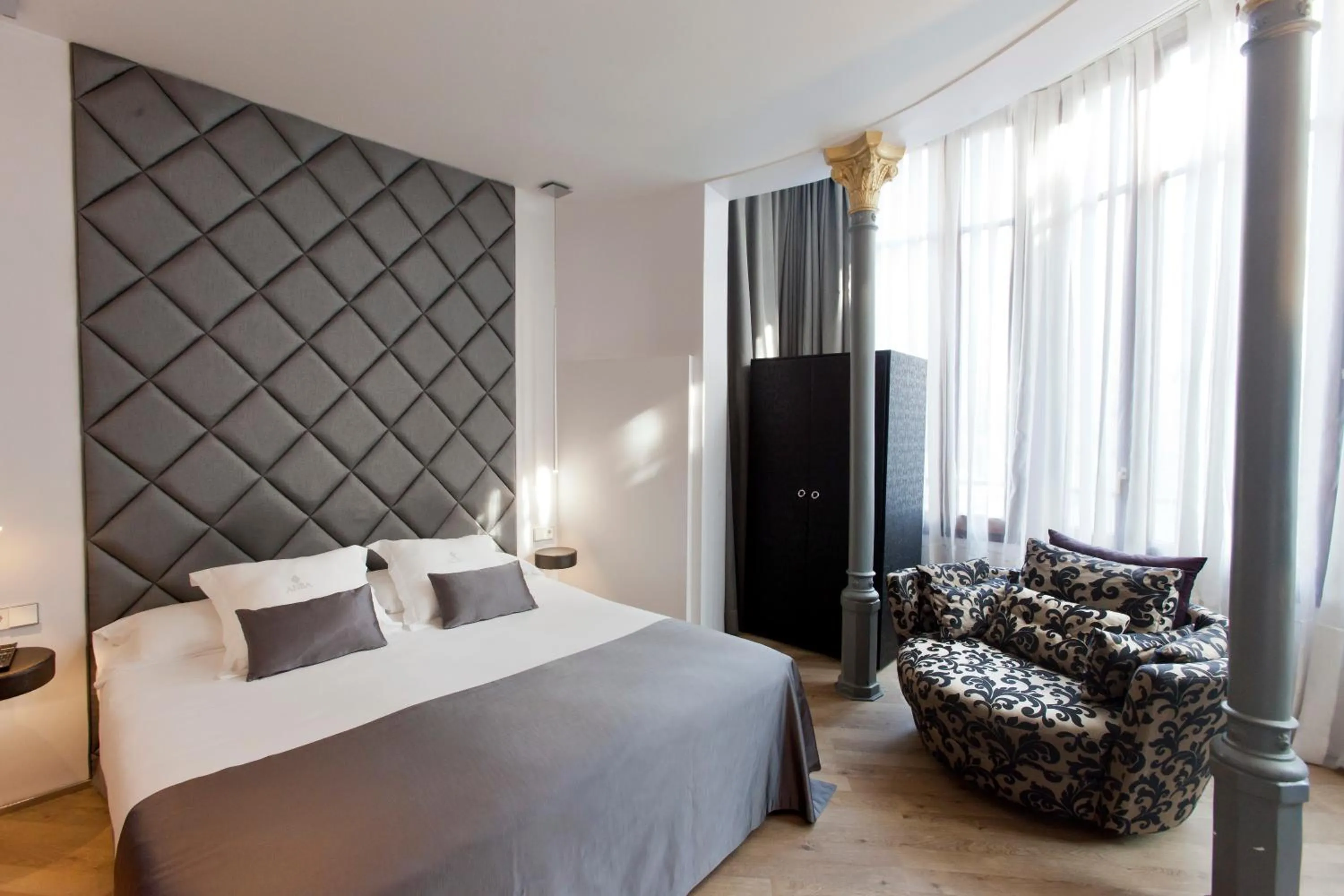 Day in Anba Boutique