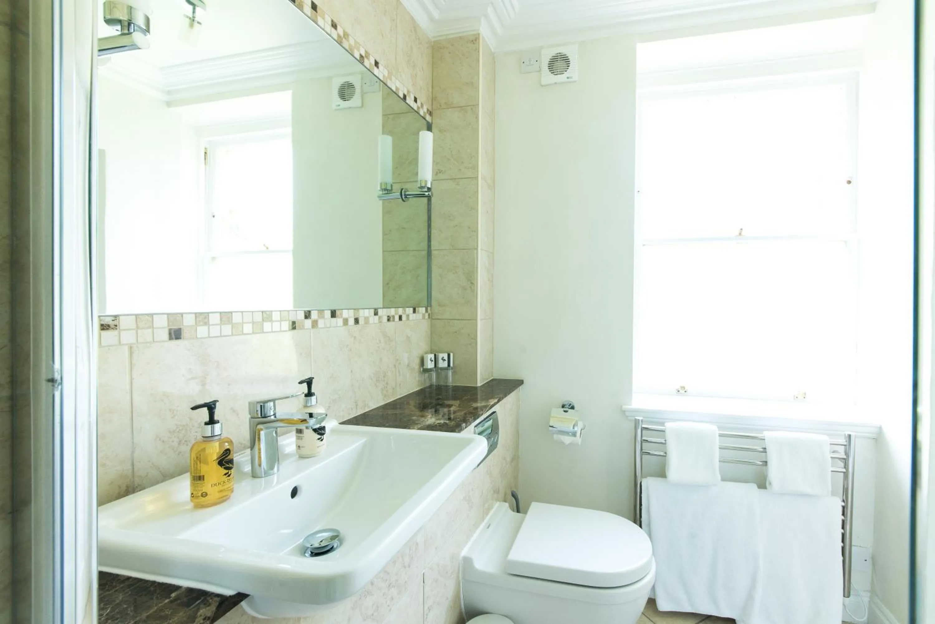 Toilet in The Ayrlington Guesthouse