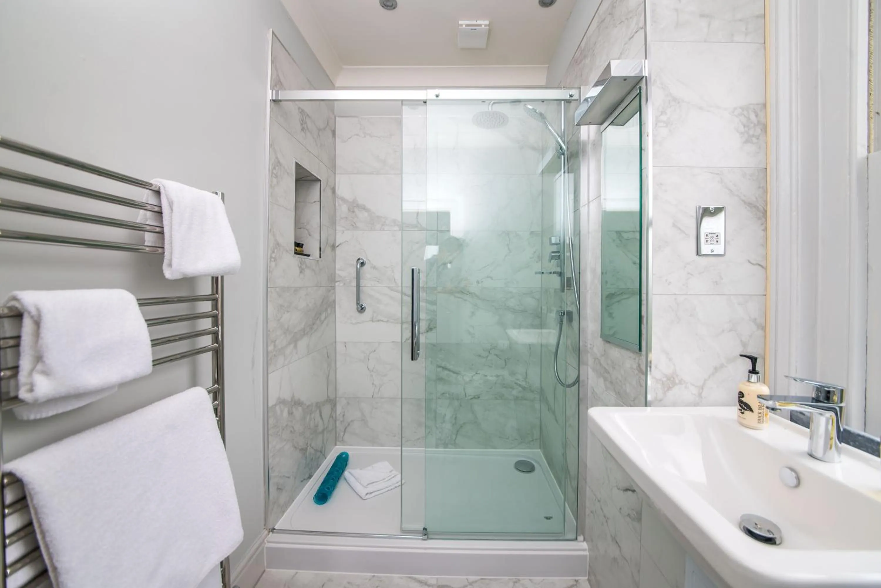 Bathroom in The Ayrlington Guesthouse