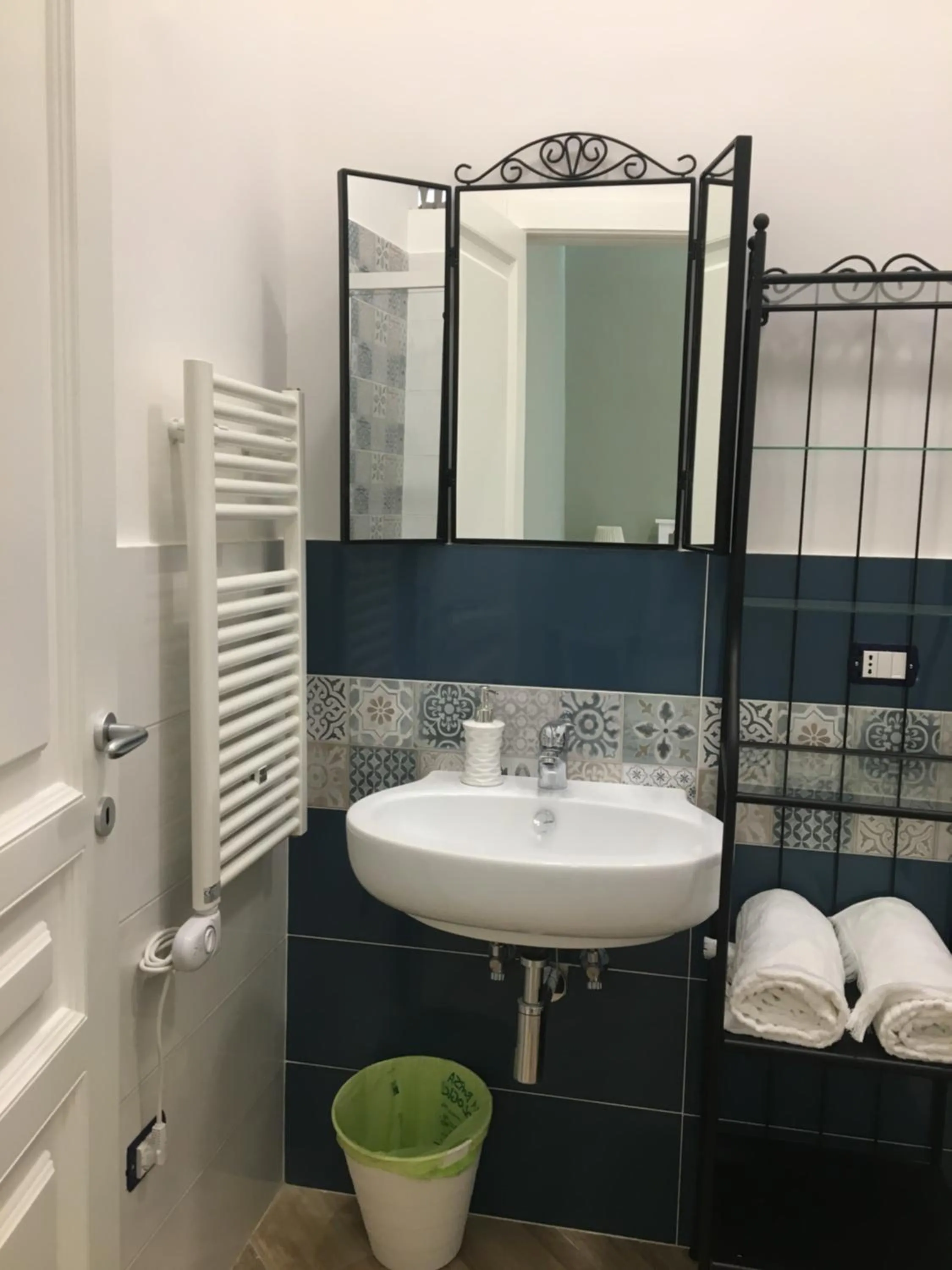 B&B Garibaldi Station