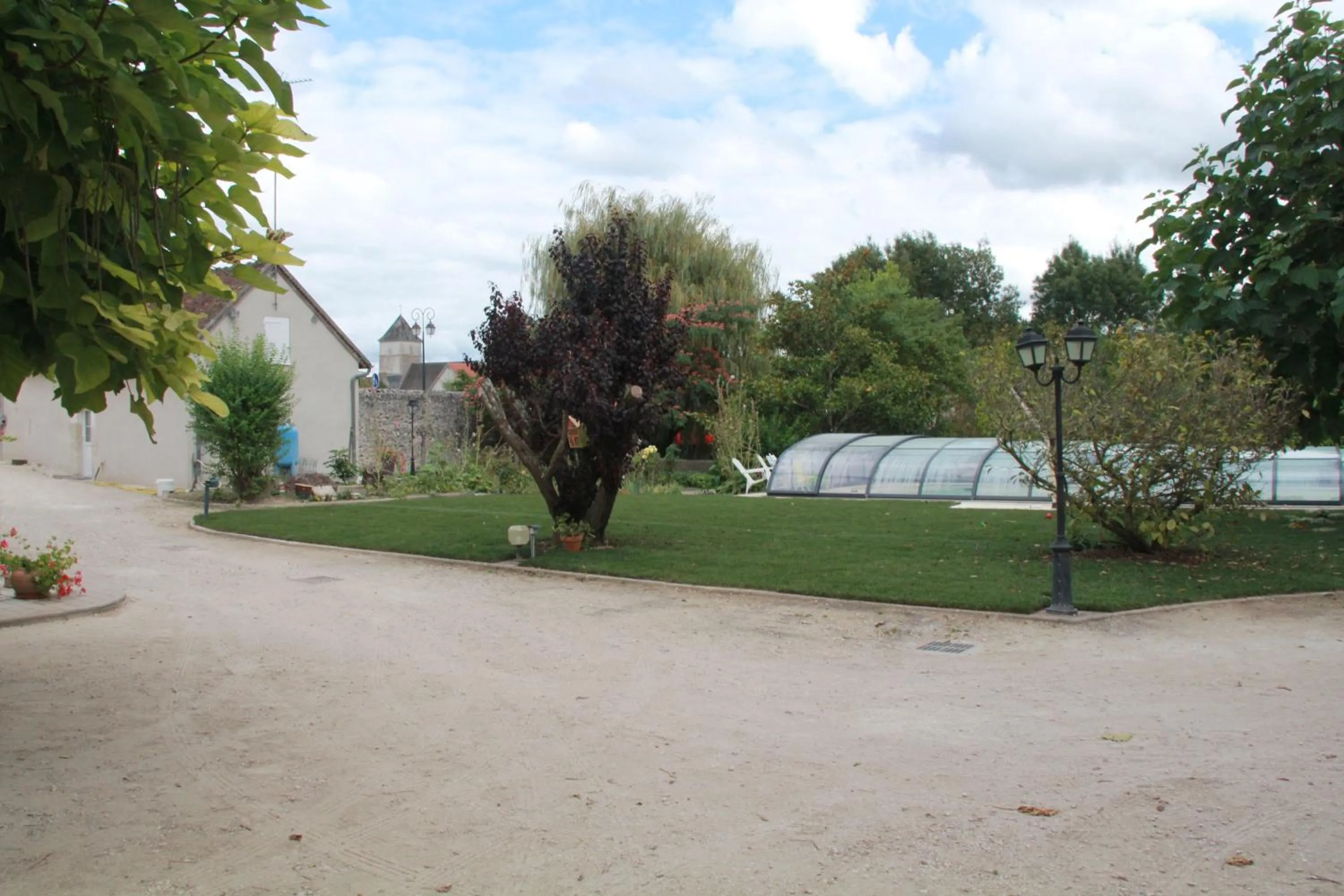 Garden view in Manoir le Bout du Pont-Chambres d'Hôtes
