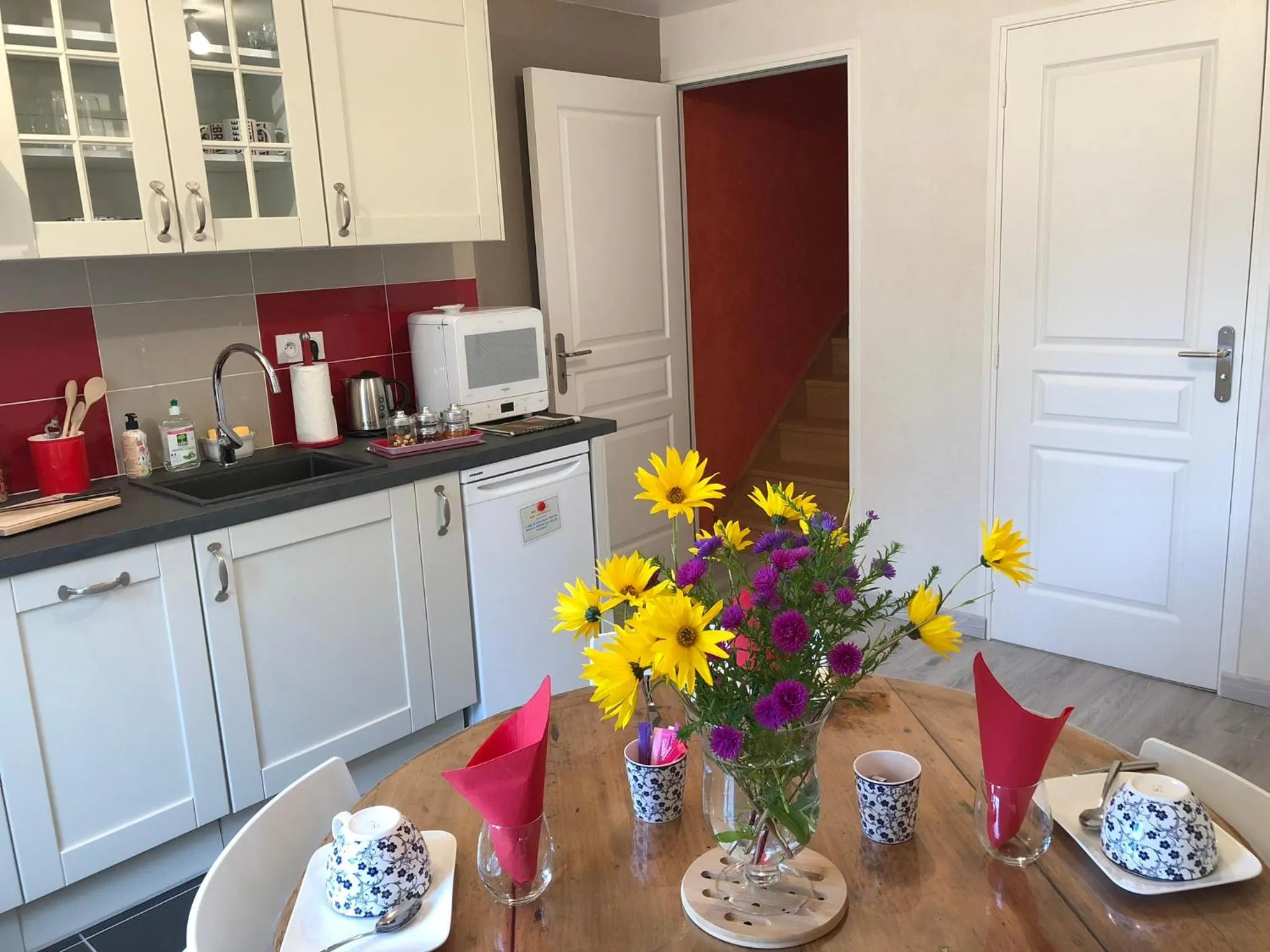 Kitchen or kitchenette in Manoir le Bout du Pont-Chambres d'Hôtes