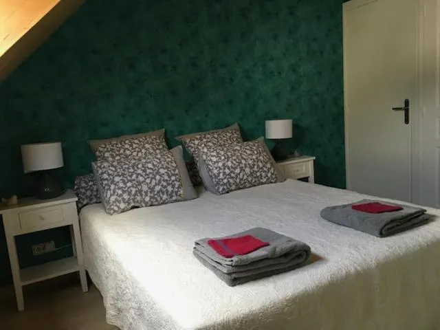 Bed in Manoir le Bout du Pont-Chambres d'Hôtes