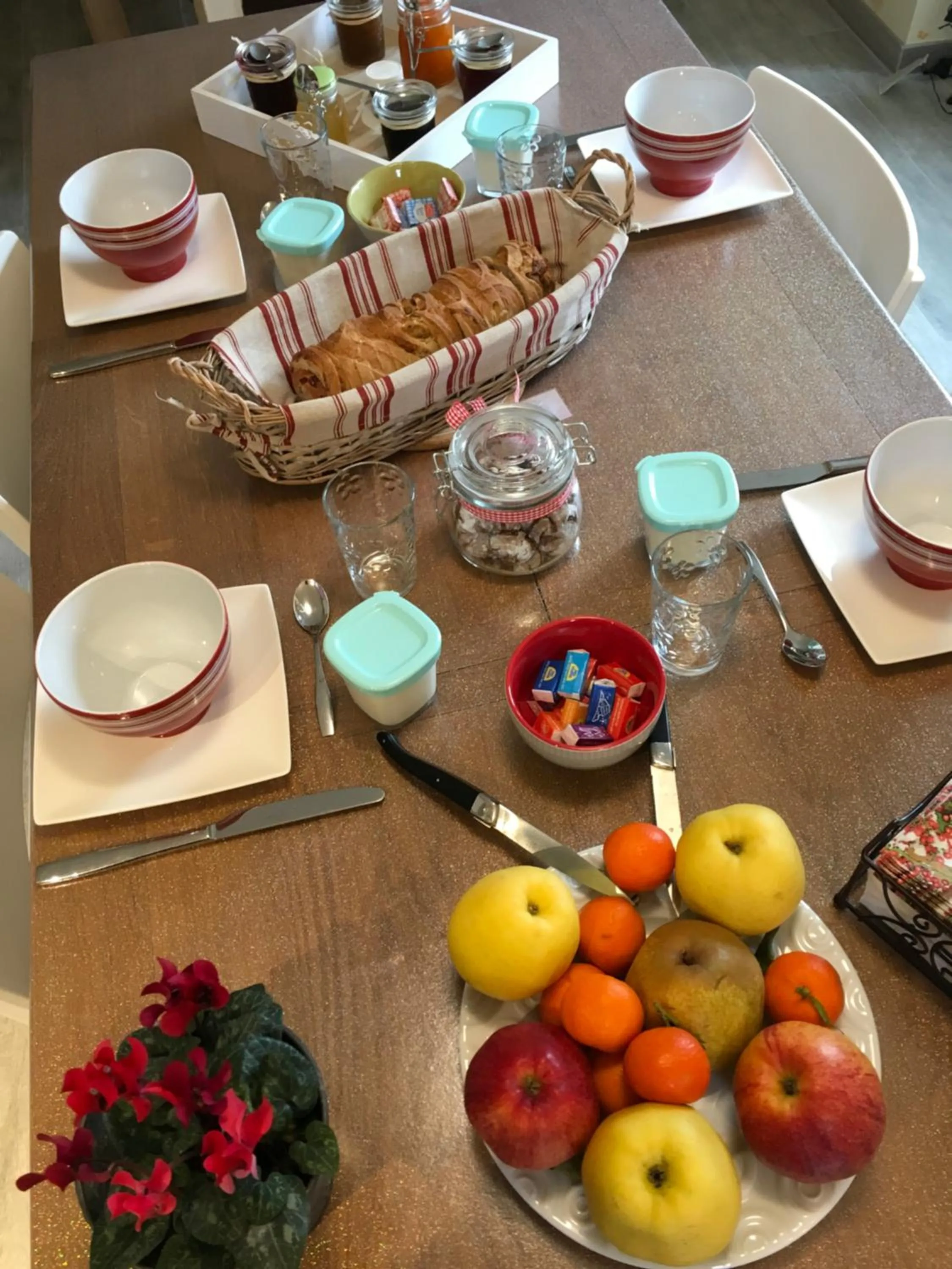 Breakfast in Manoir le Bout du Pont-Chambres d'Hôtes