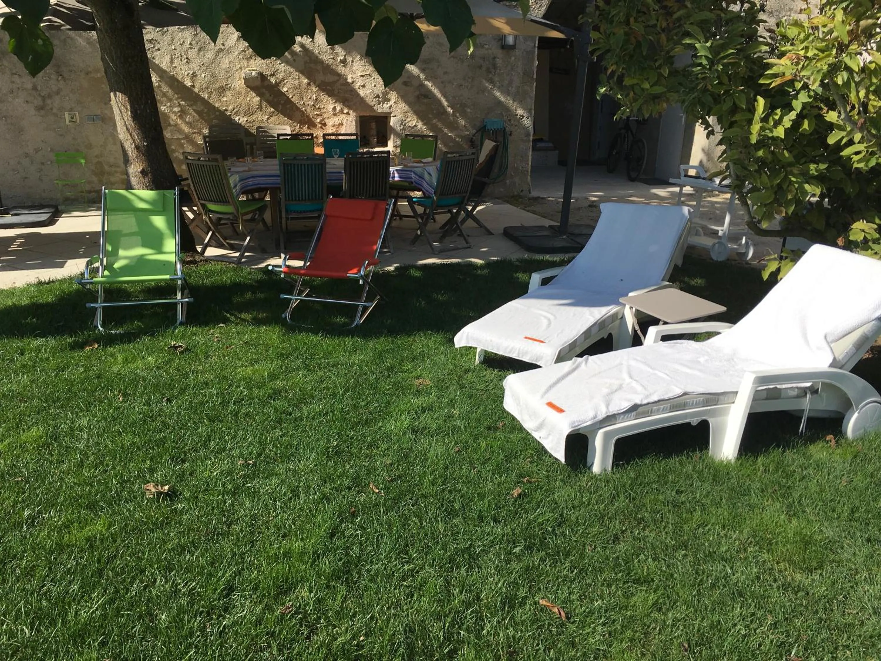 Garden in Manoir le Bout du Pont-Chambres d'Hôtes