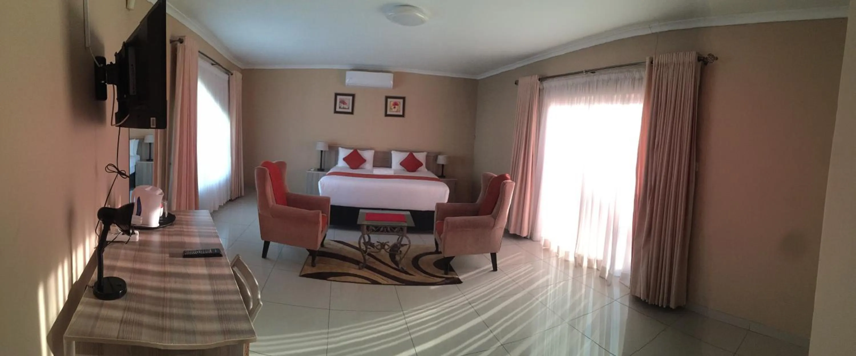 Seating area in Bridgeville Guest House( Pty) Ltd