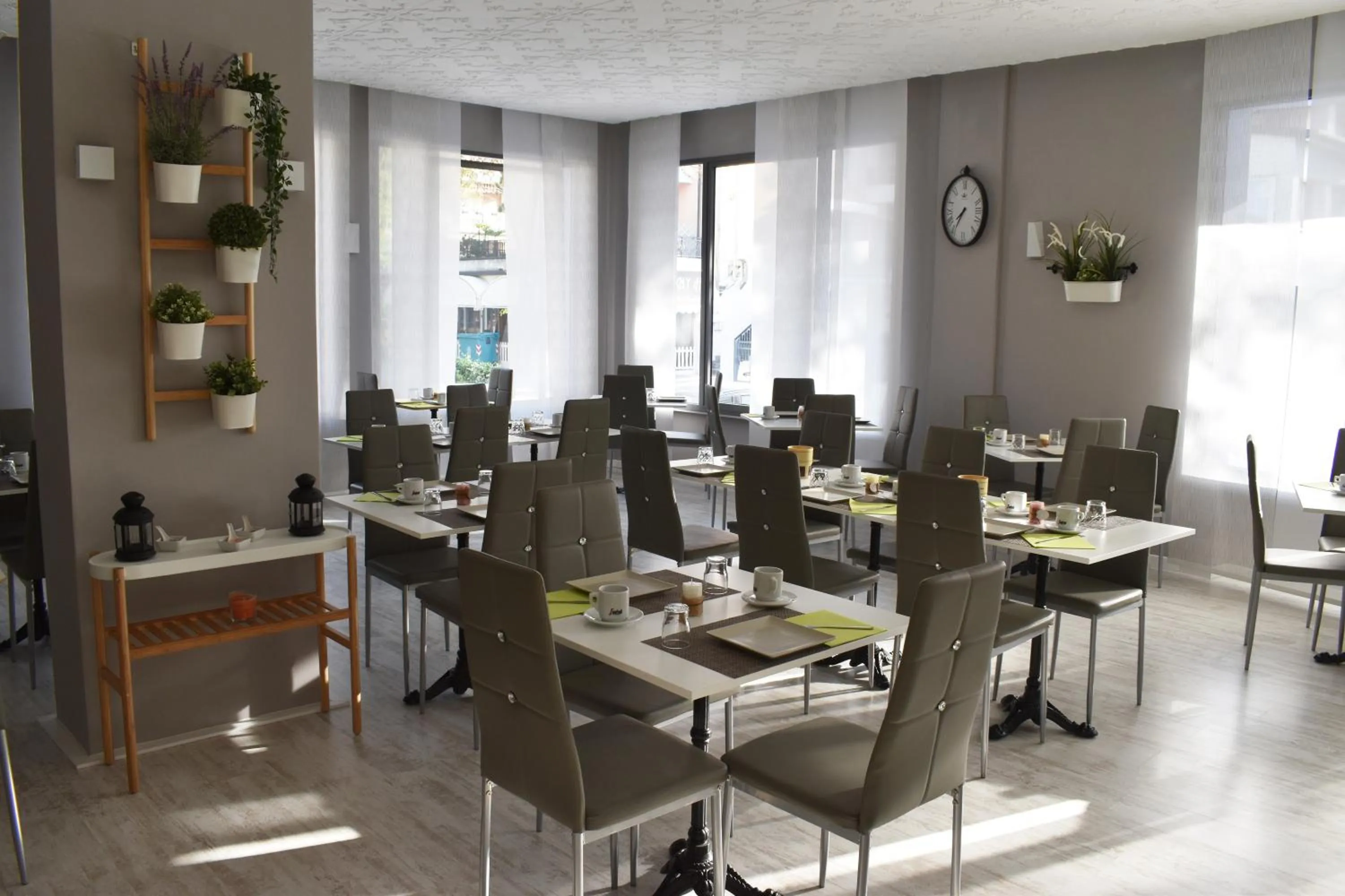 Restaurant/places to eat in Hotel My Fair