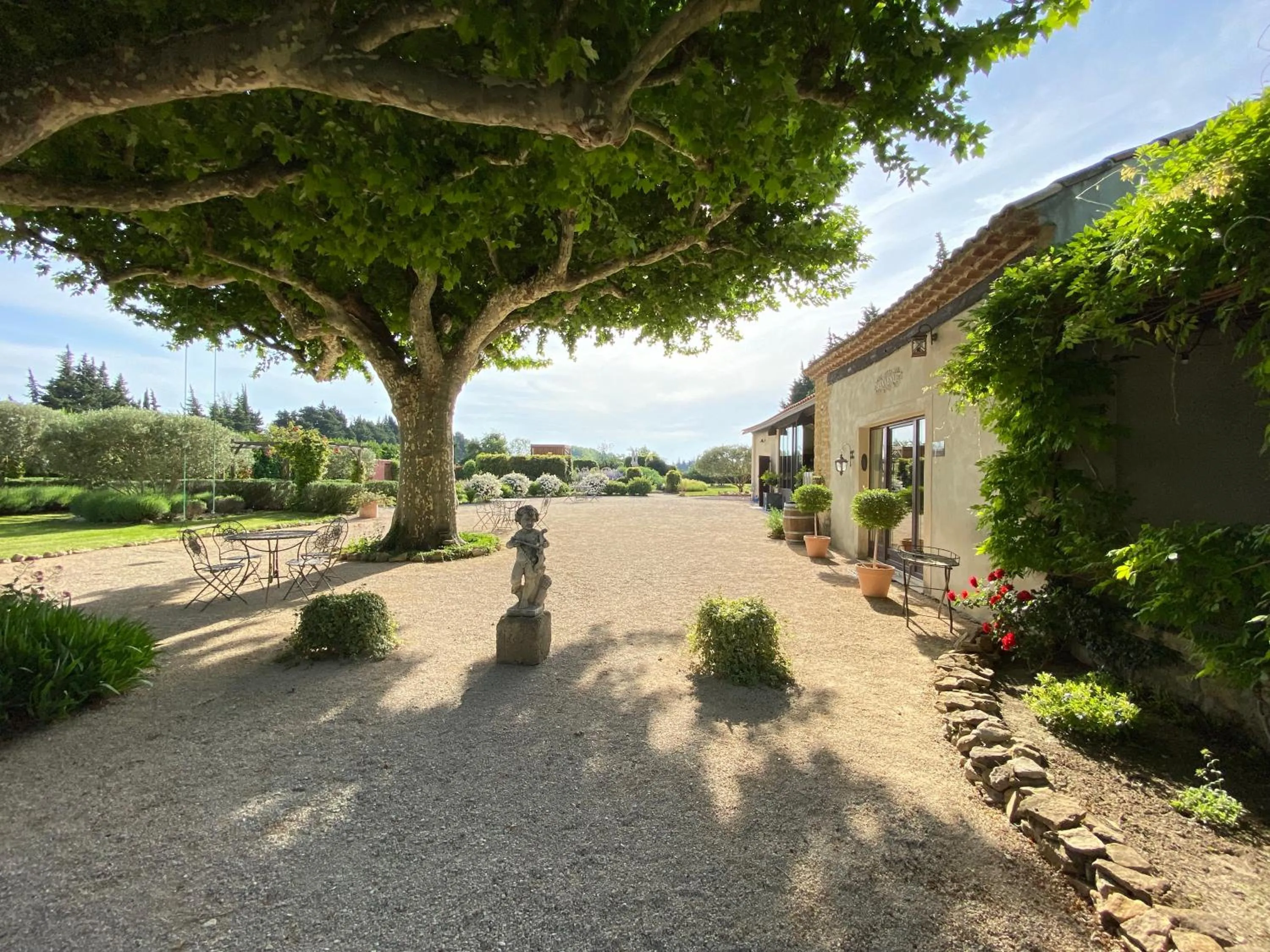 Property building, Garden in Le Mas Terre des Anges