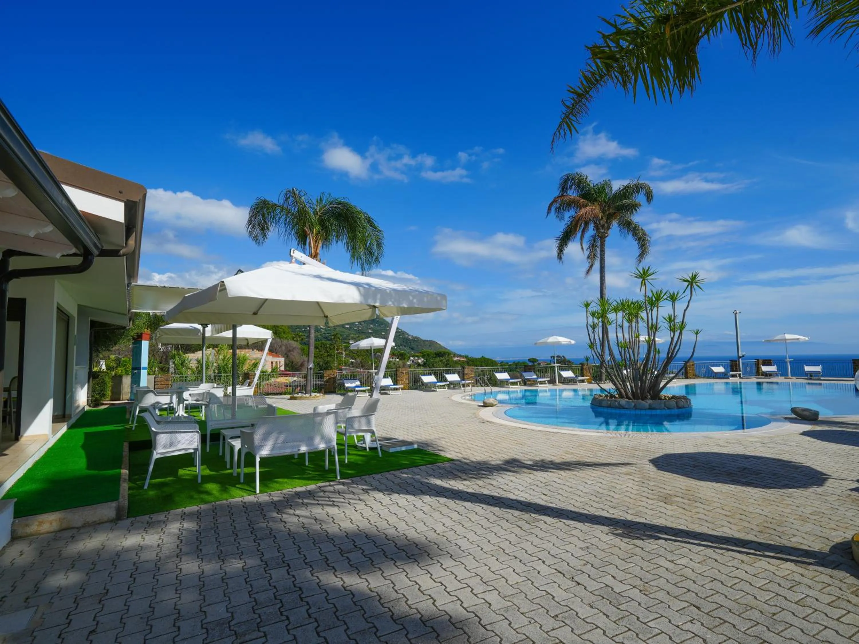 Breakfast in Rosy Hotel Residence