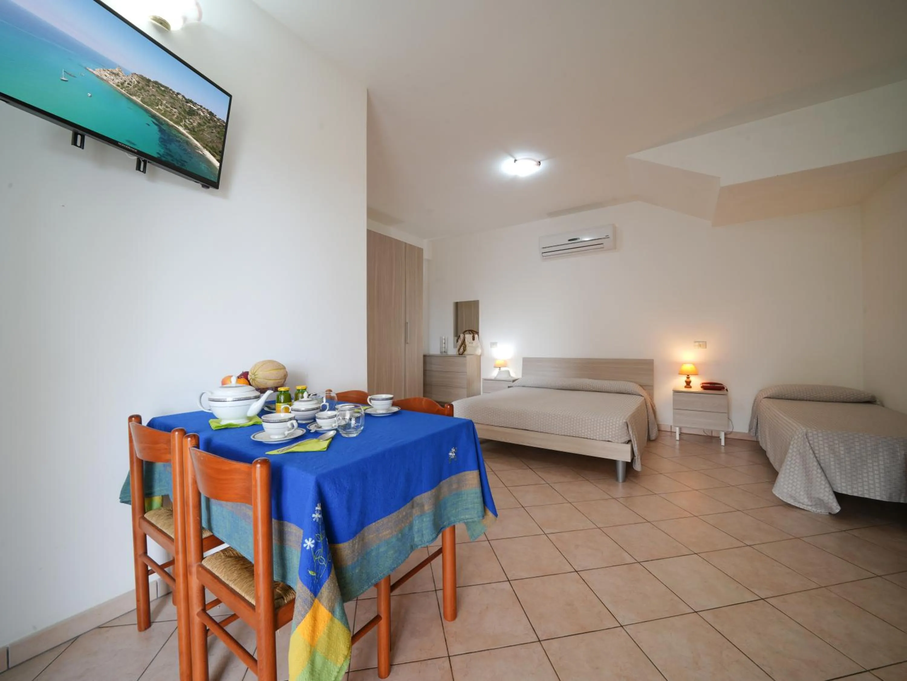 Photo of the whole room, Bed in Rosy Hotel Residence