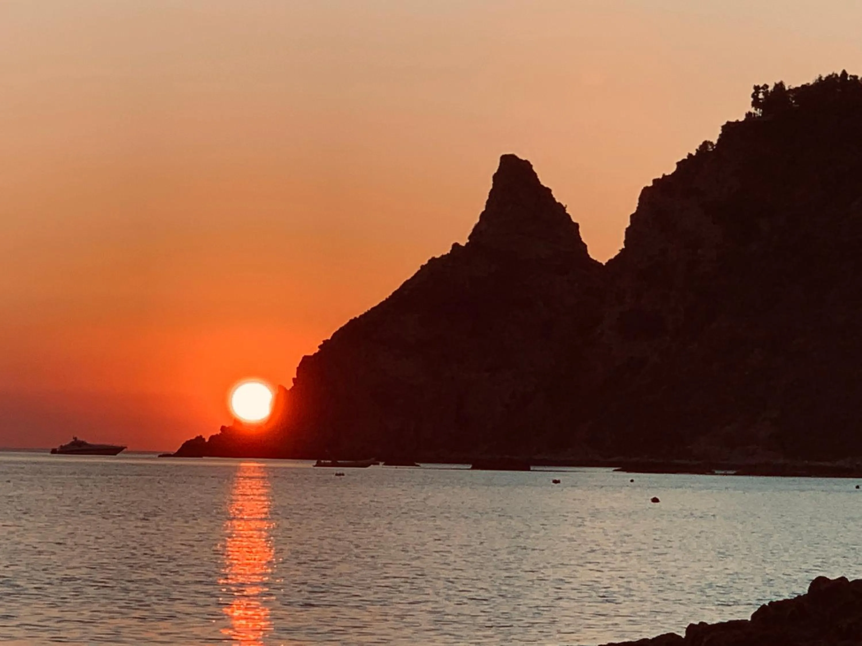 Sunset in Rosy Hotel Residence