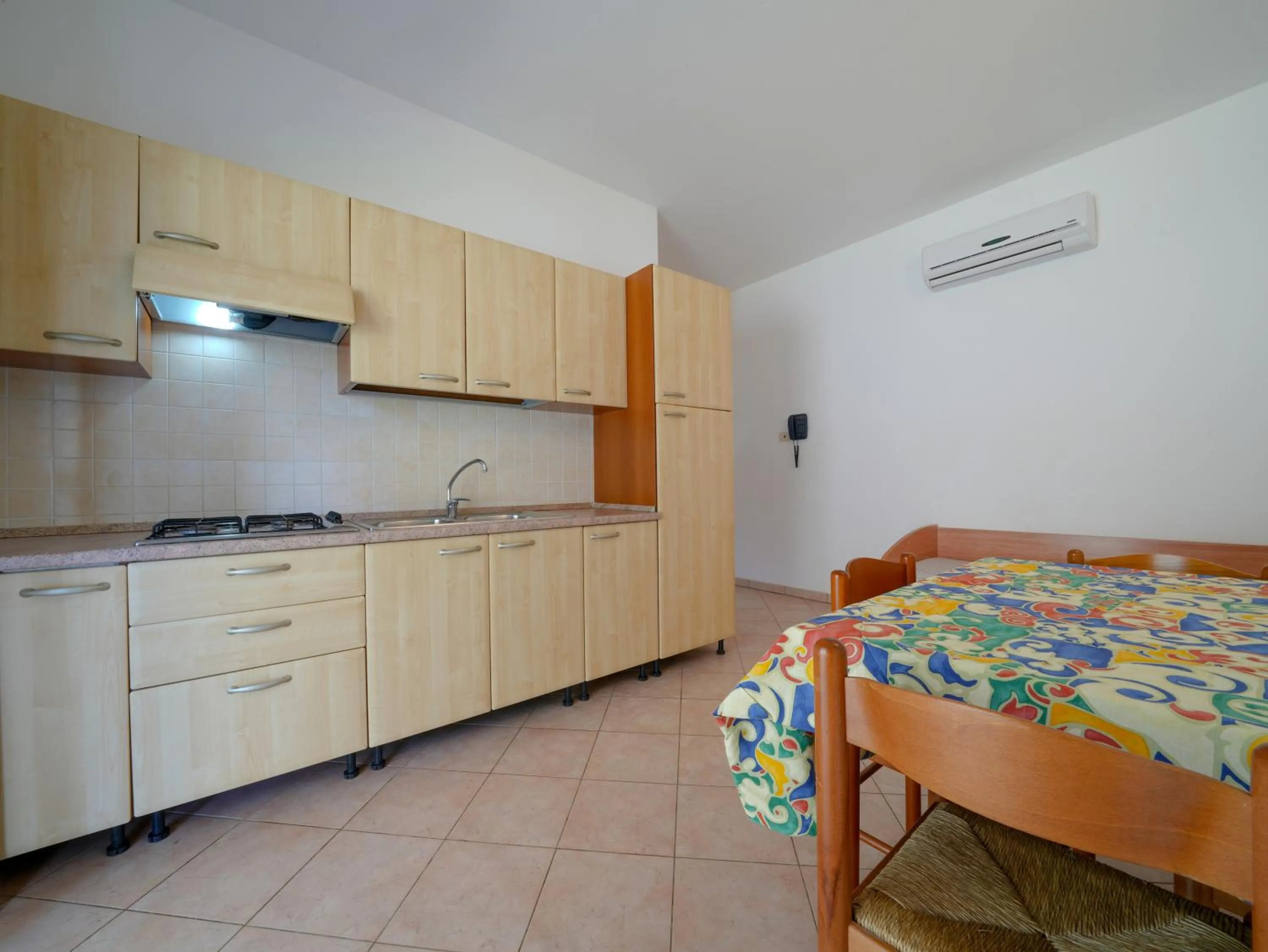 Kitchen or kitchenette, Bed in Rosy Hotel Residence
