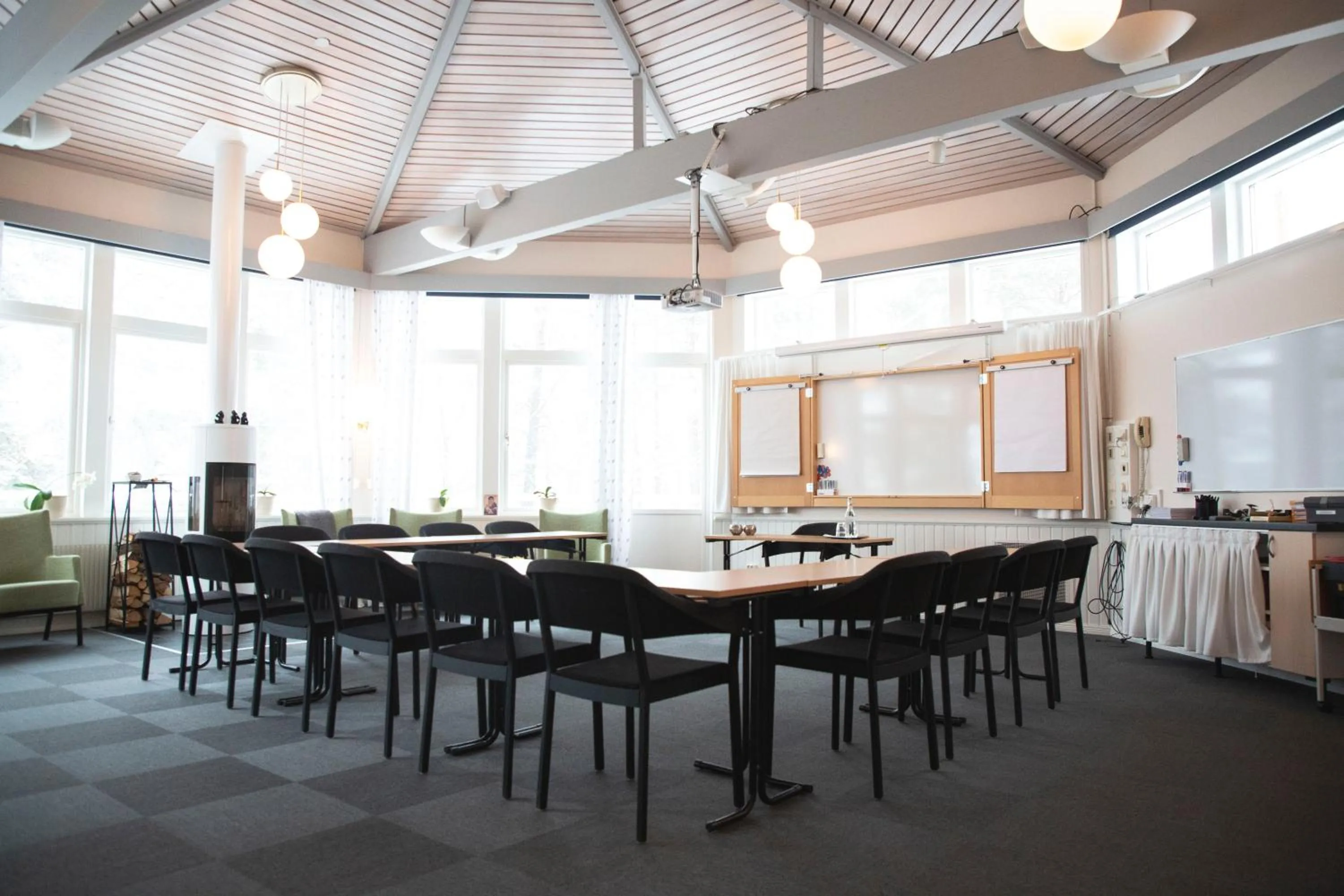 Meeting/conference room in Stiftsgården Vårdnäs Hotell