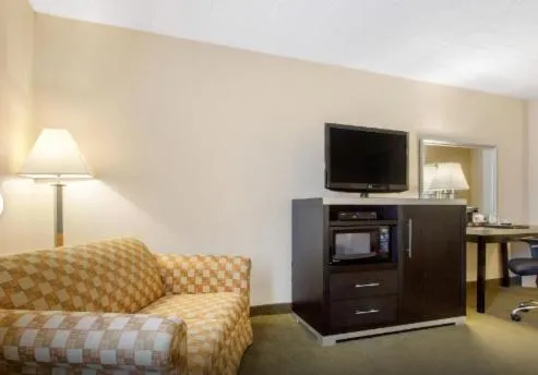 TV and multimedia in Quality Inn Ledgewood - Dover