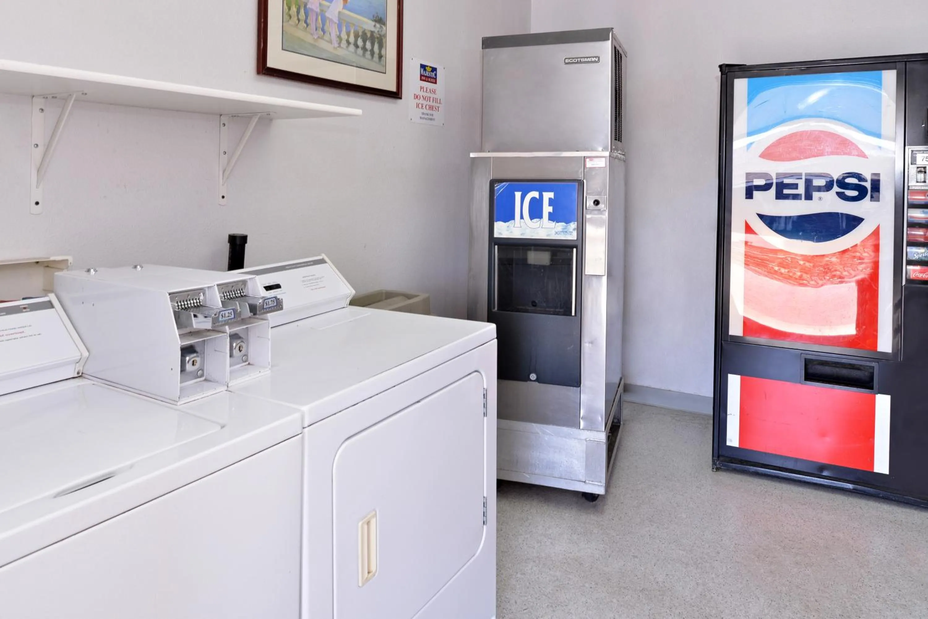 Drinks in Majestic Inn & Suites