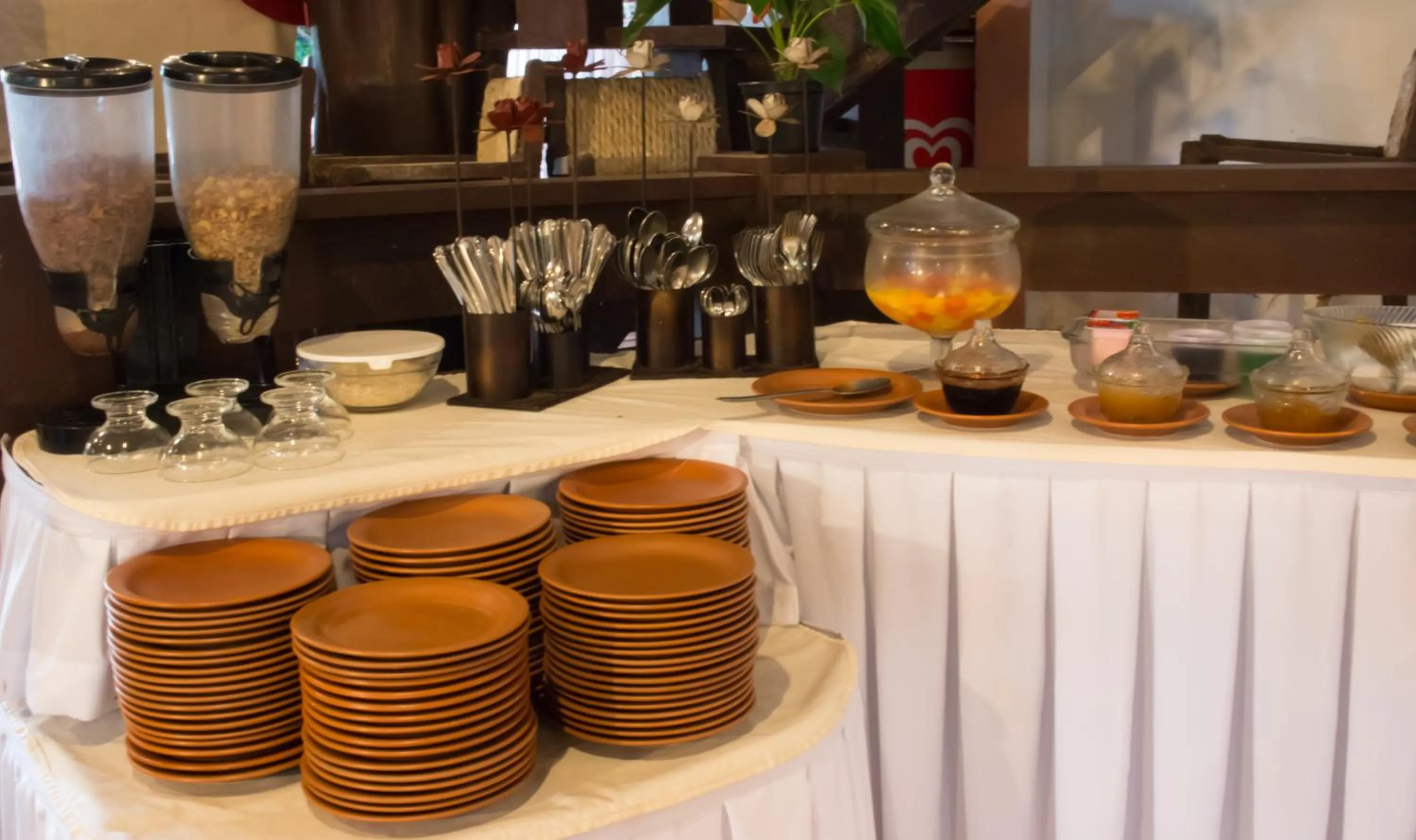 Buffet breakfast in Beijamar Praia Hotel