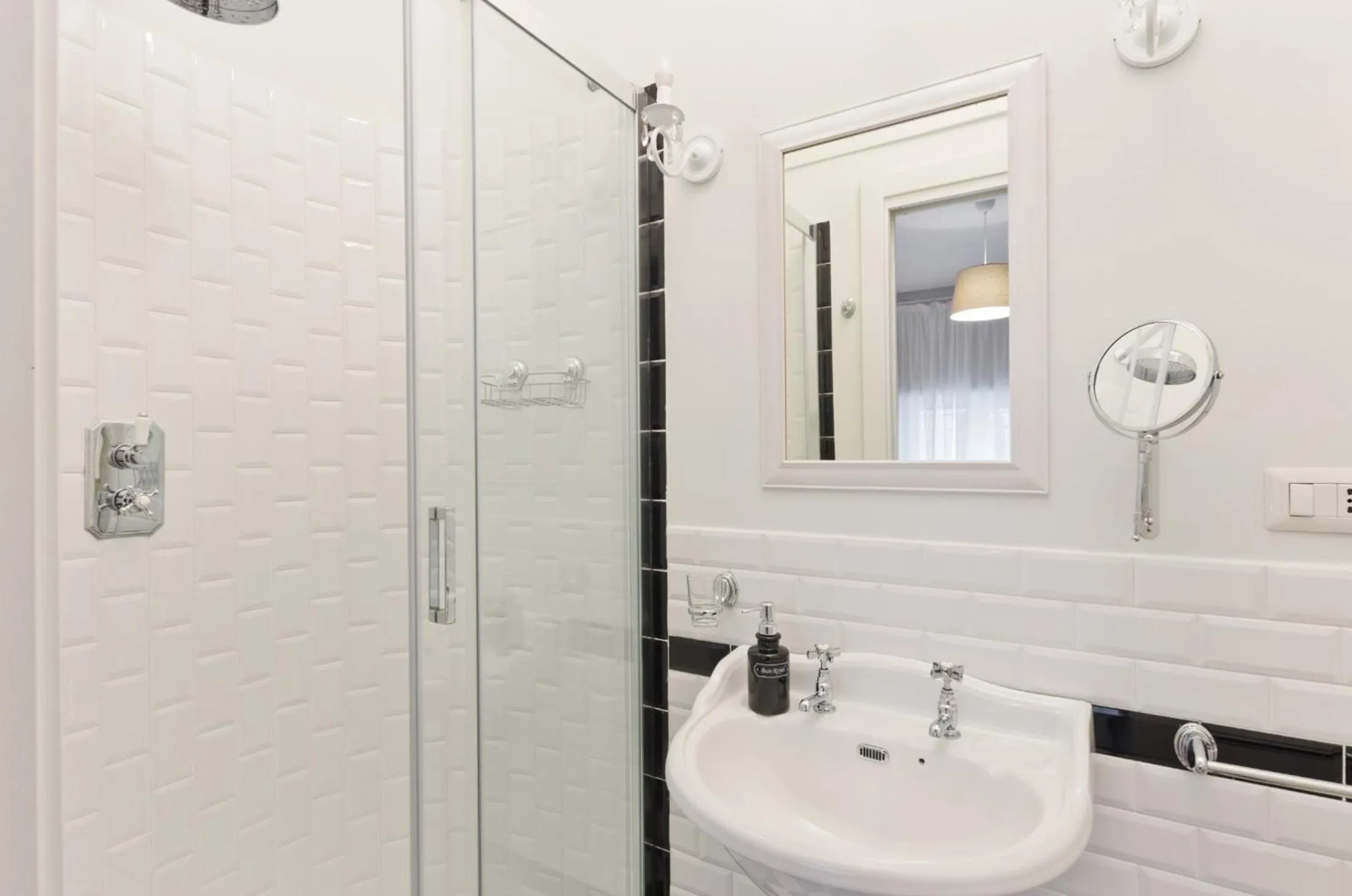 Bathroom in Liberty Trastevere B&B