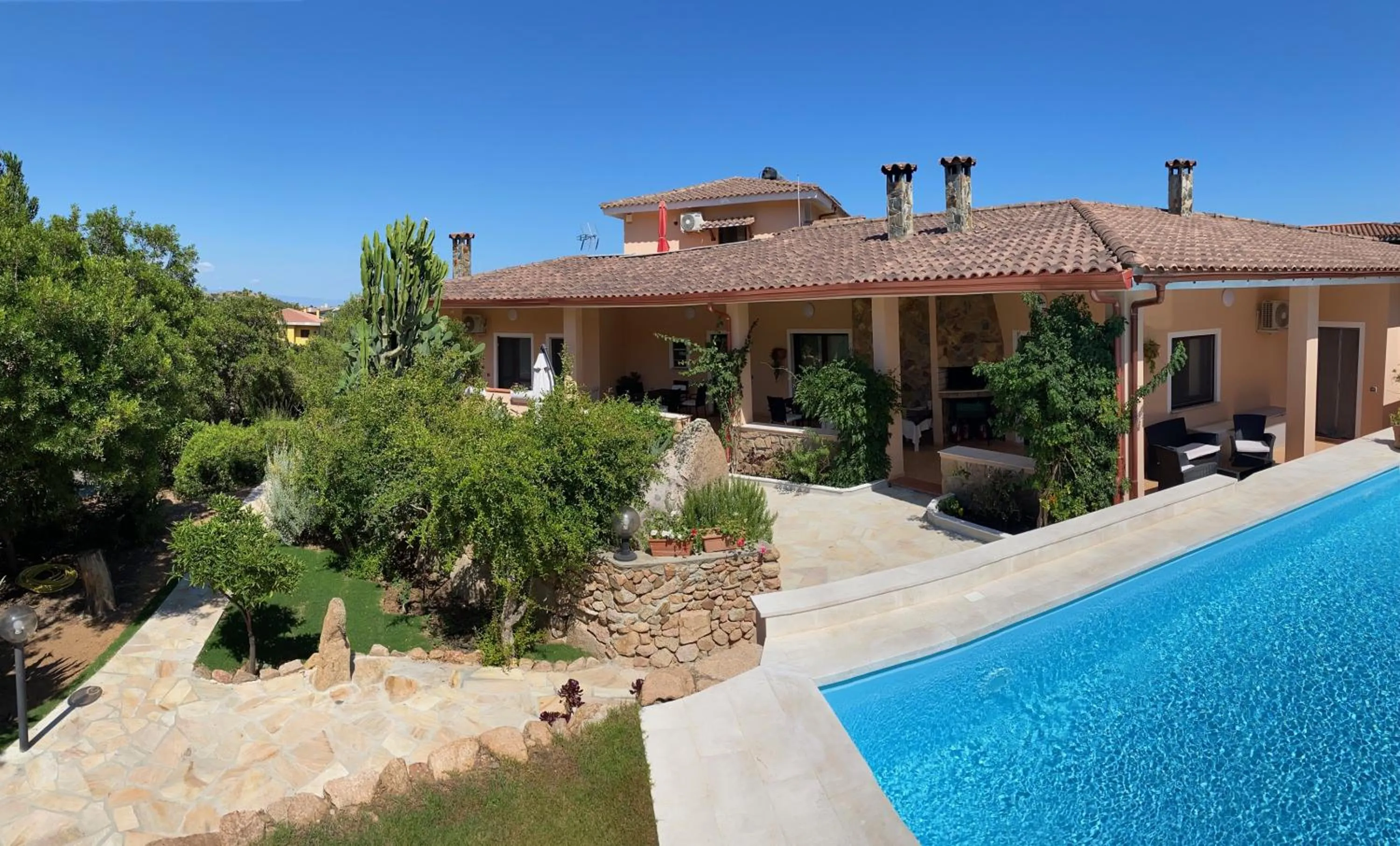 Property building in Casa Mariluka