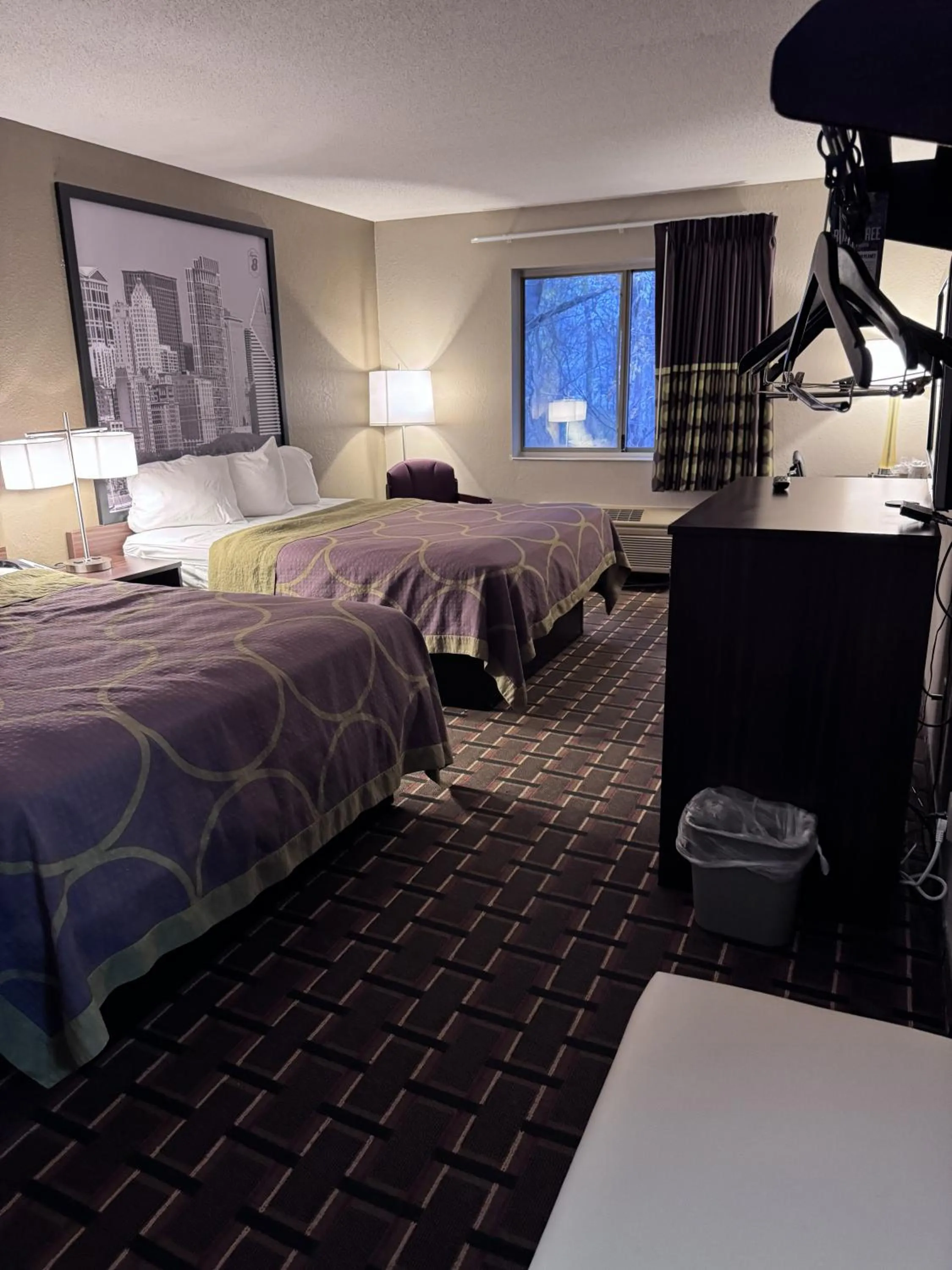 Bedroom, Bed in Super 8 by Wyndham Valparaiso