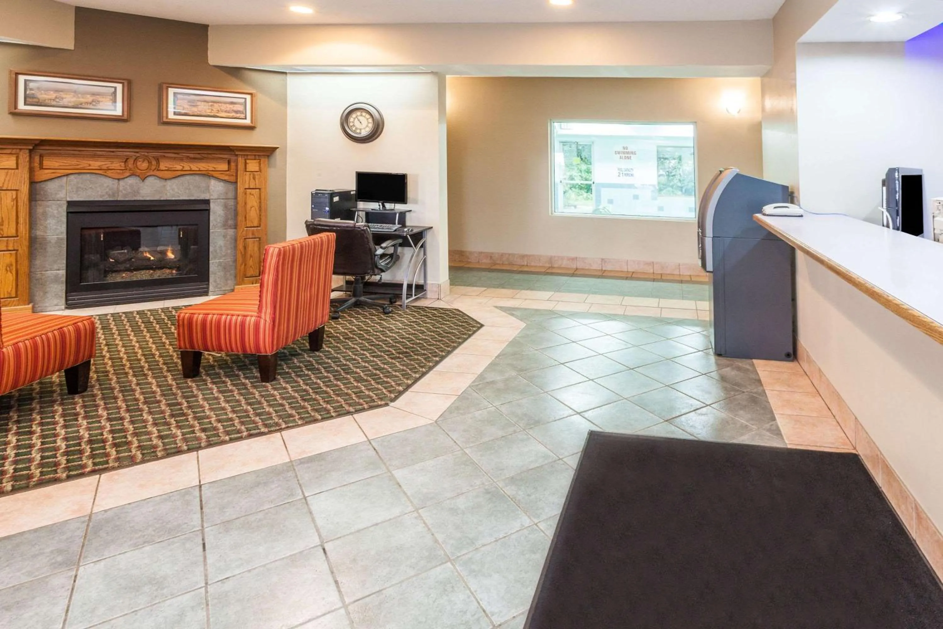 Lobby or reception in Super 8 by Wyndham Valparaiso