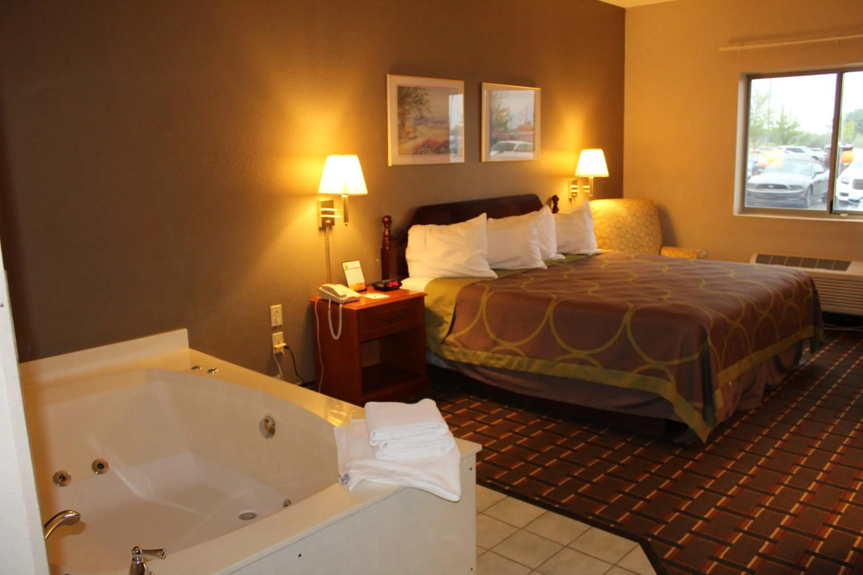 Bedroom, Bed in Super 8 by Wyndham Valparaiso