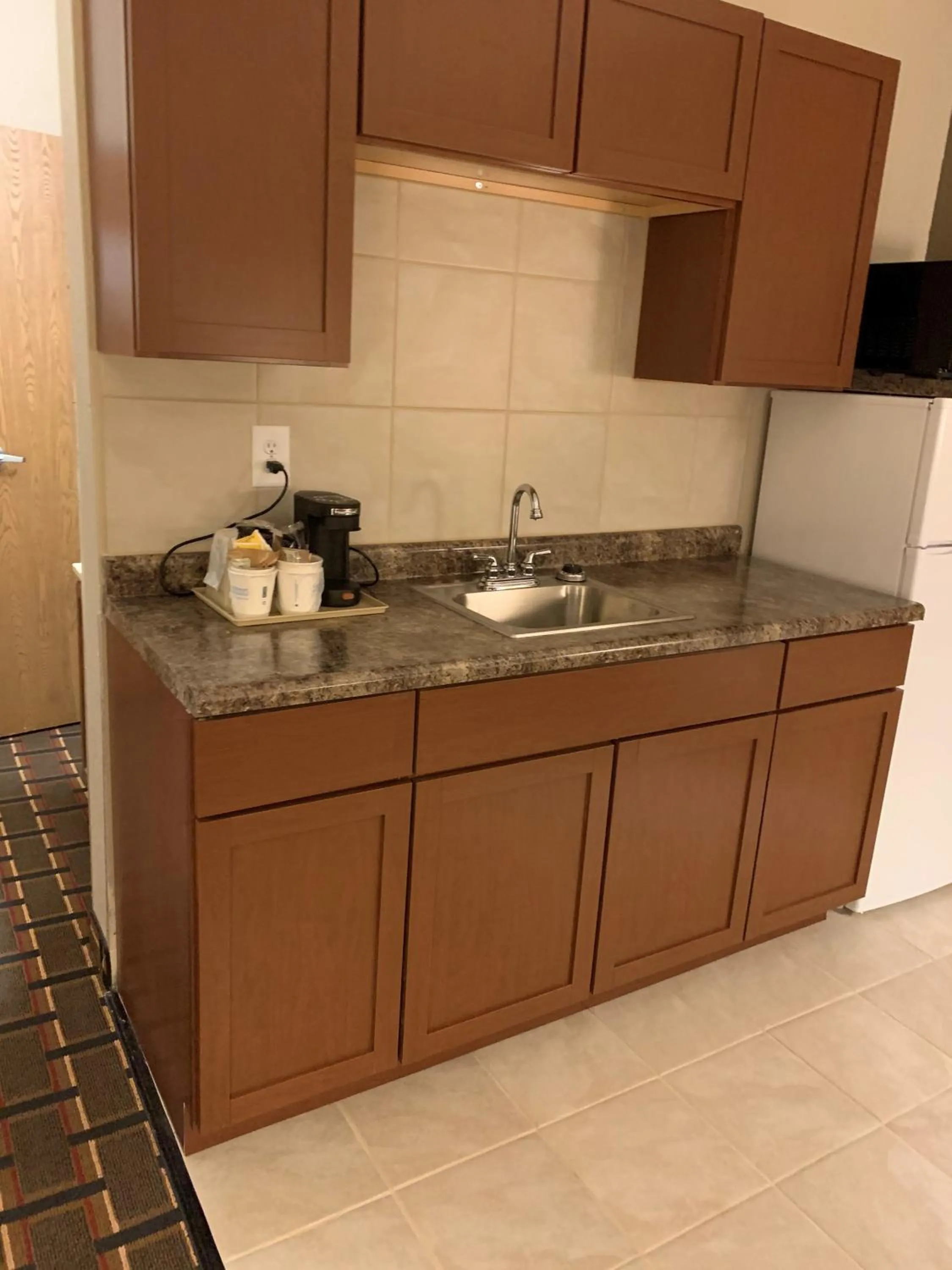 Kitchen or kitchenette in Super 8 by Wyndham Valparaiso