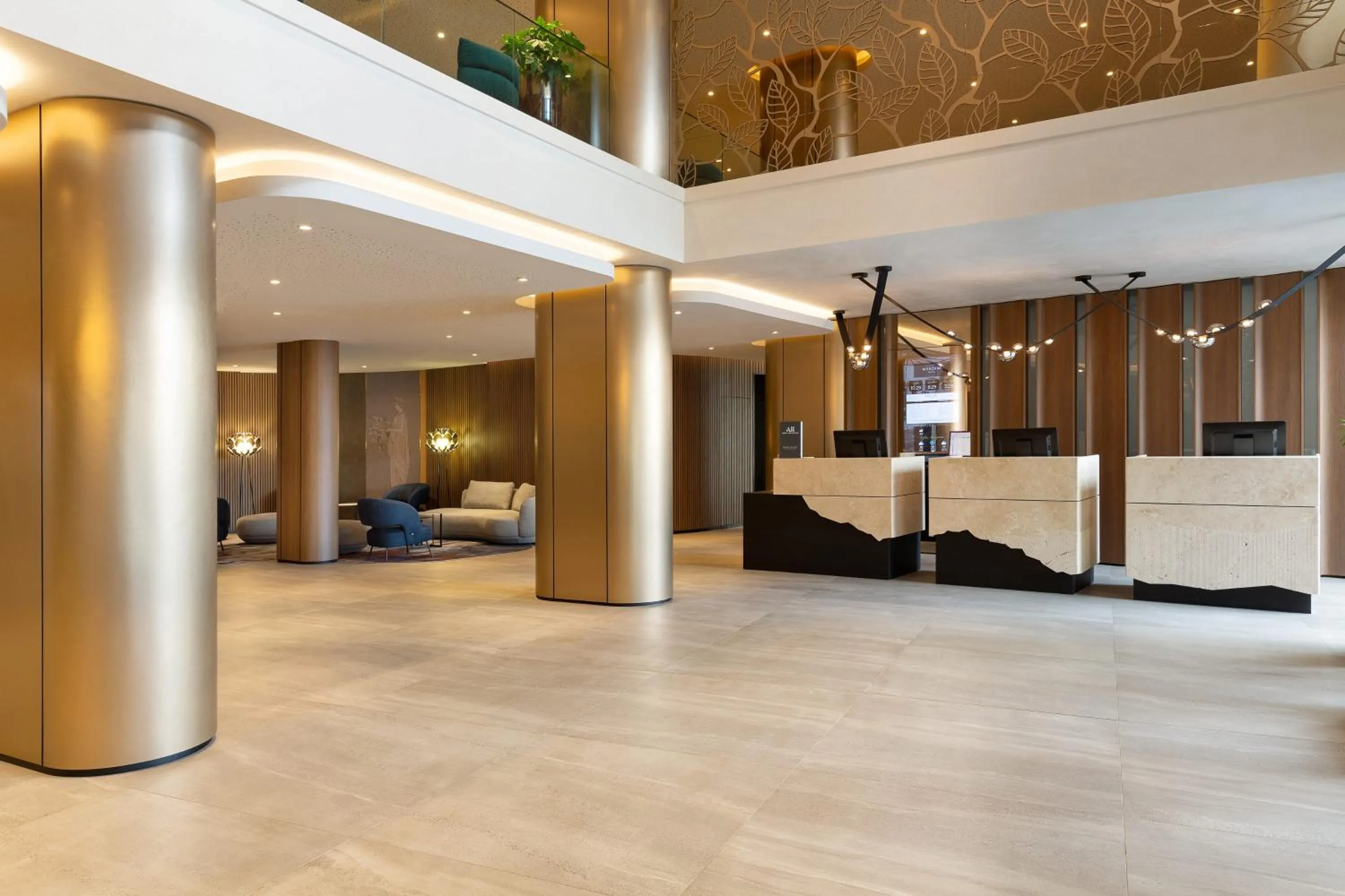 Lobby or reception in Mercure Sofia City