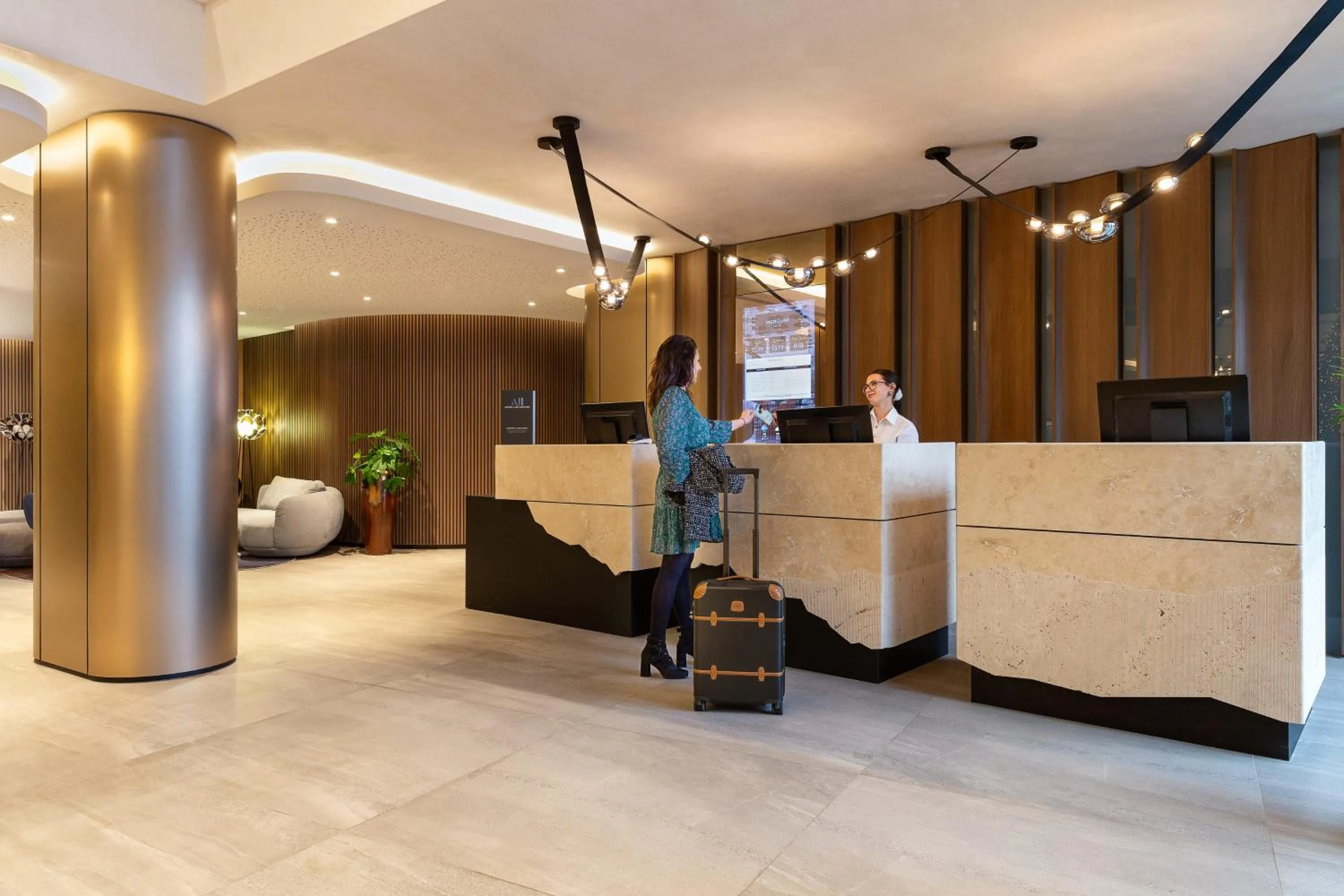 Lobby or reception in Mercure Sofia City