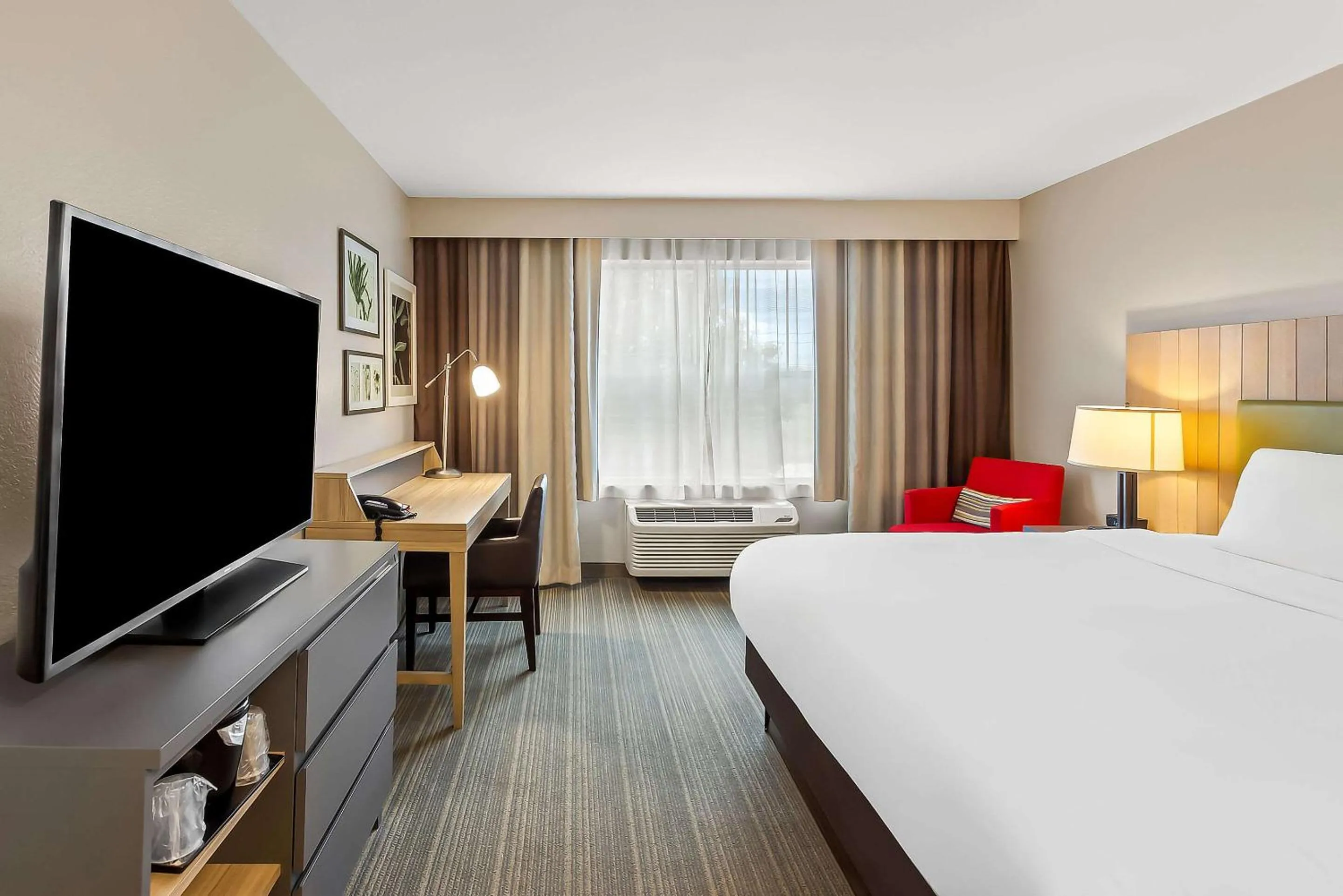 Bedroom, Bed in Country Inn & Suites by Radisson, Portage, IN