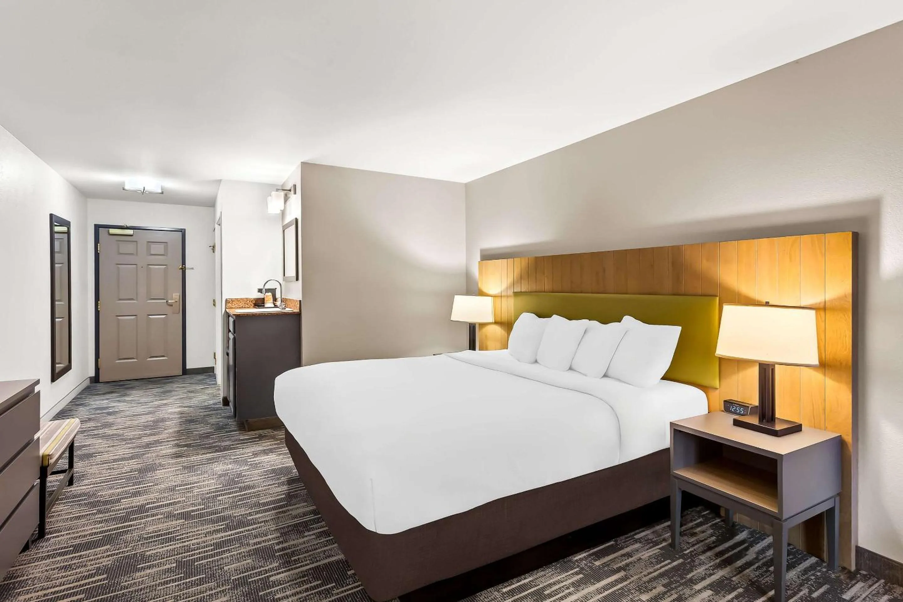 Bedroom, Bed in Country Inn & Suites by Radisson, Portage, IN