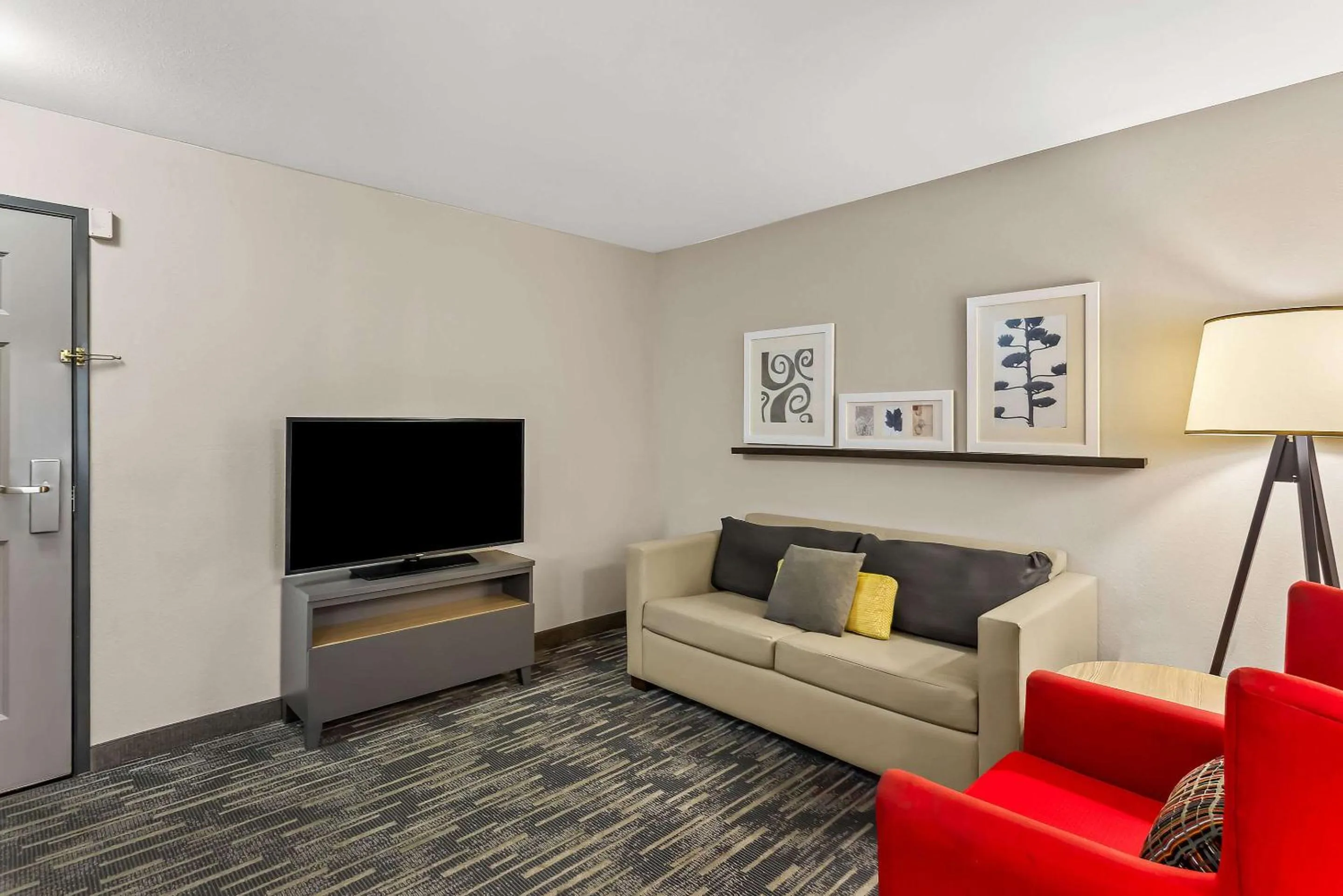 Bedroom in Country Inn & Suites by Radisson, Portage, IN