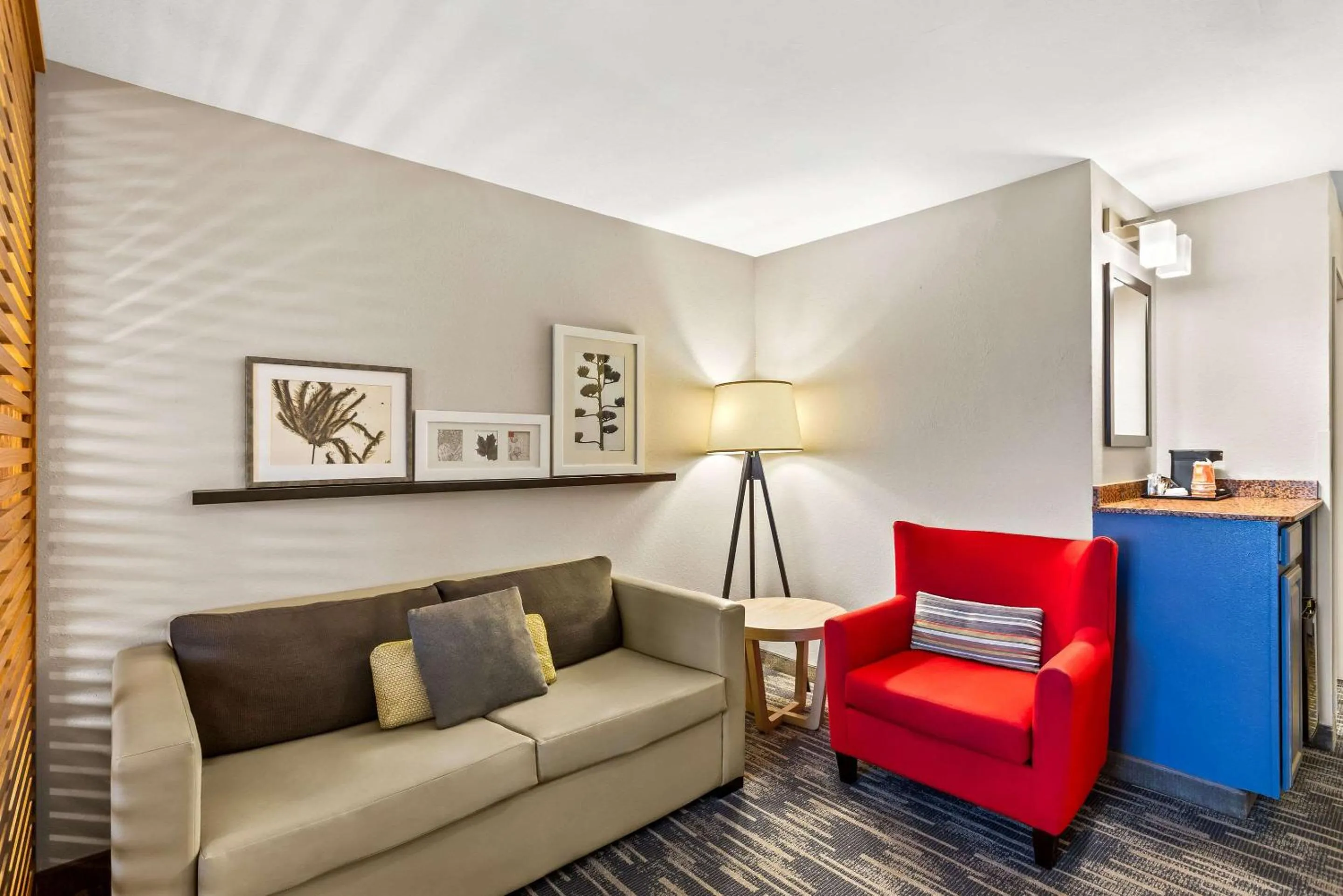 Bedroom in Country Inn & Suites by Radisson, Portage, IN