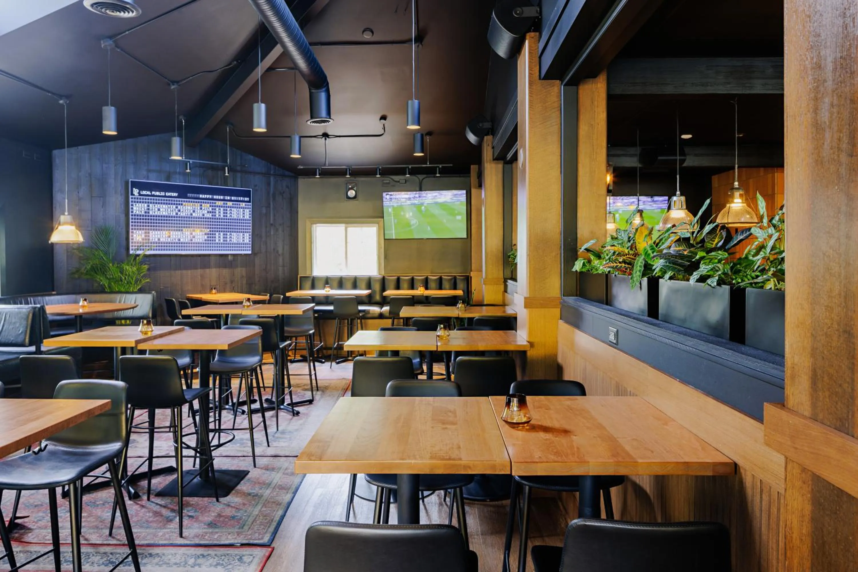 Restaurant/places to eat in Balcomo, a Ramada by Wyndham