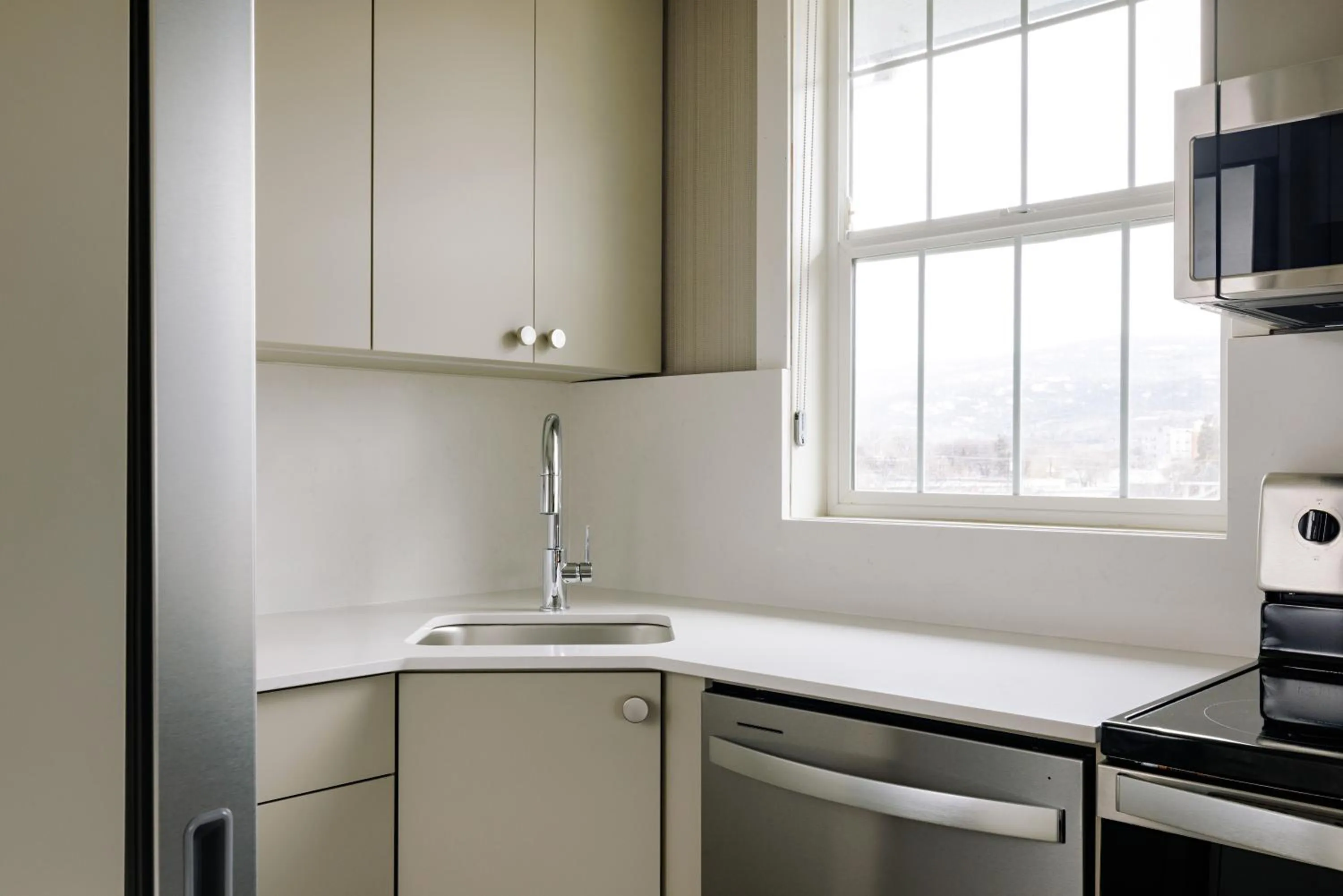 Kitchen or kitchenette in Balcomo, a Ramada by Wyndham