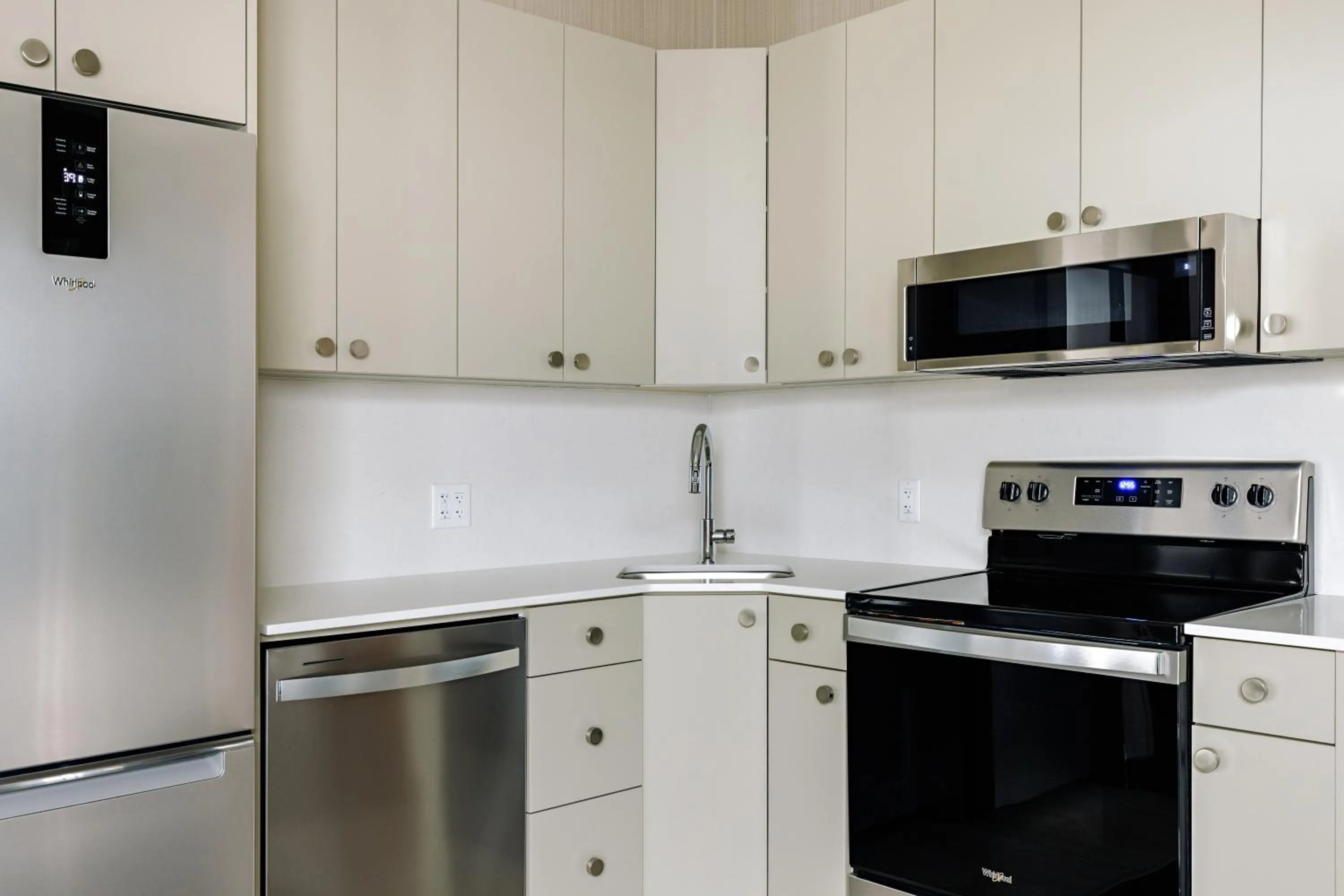 Kitchen or kitchenette in Balcomo, a Ramada by Wyndham