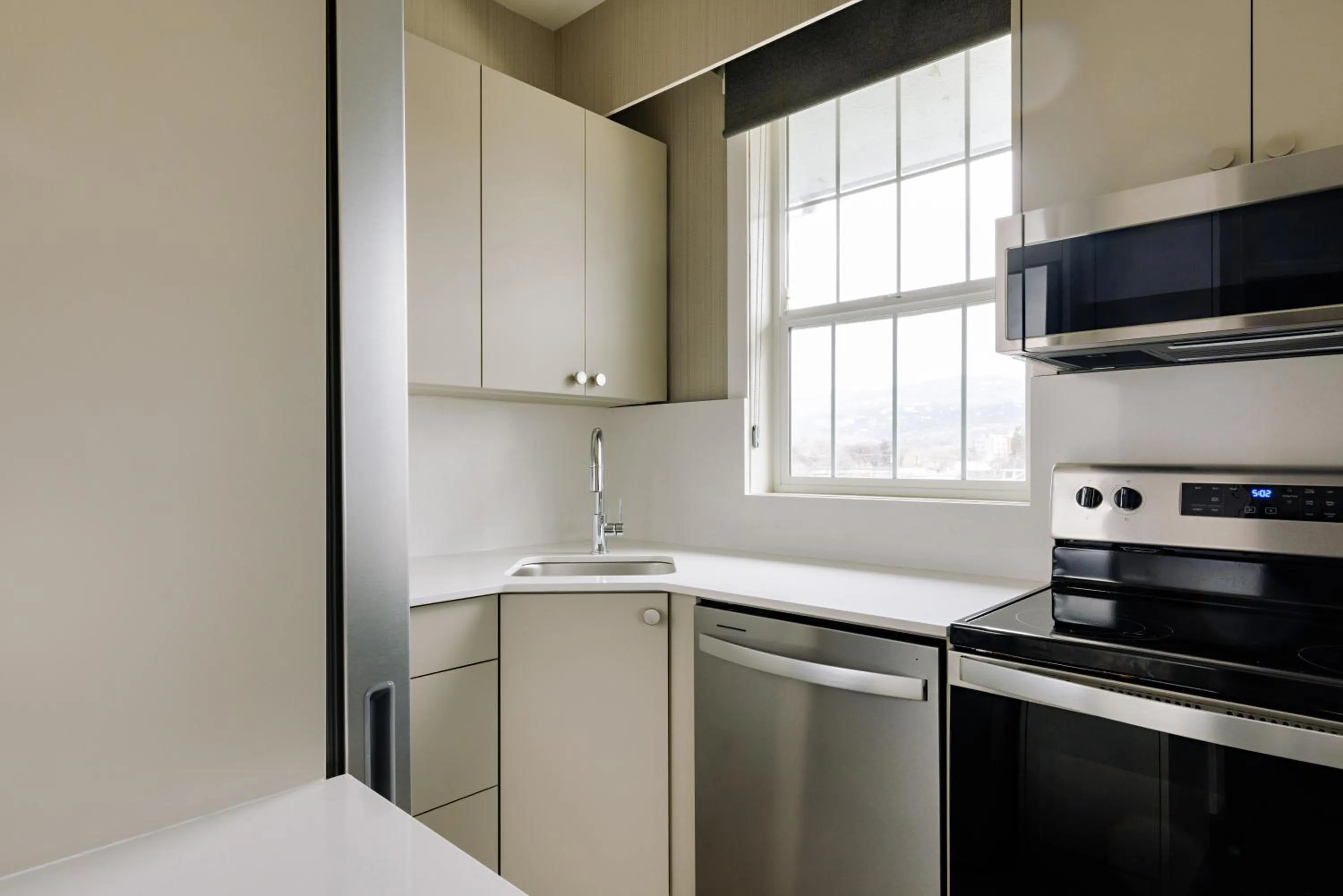 Kitchen or kitchenette in Balcomo, a Ramada by Wyndham