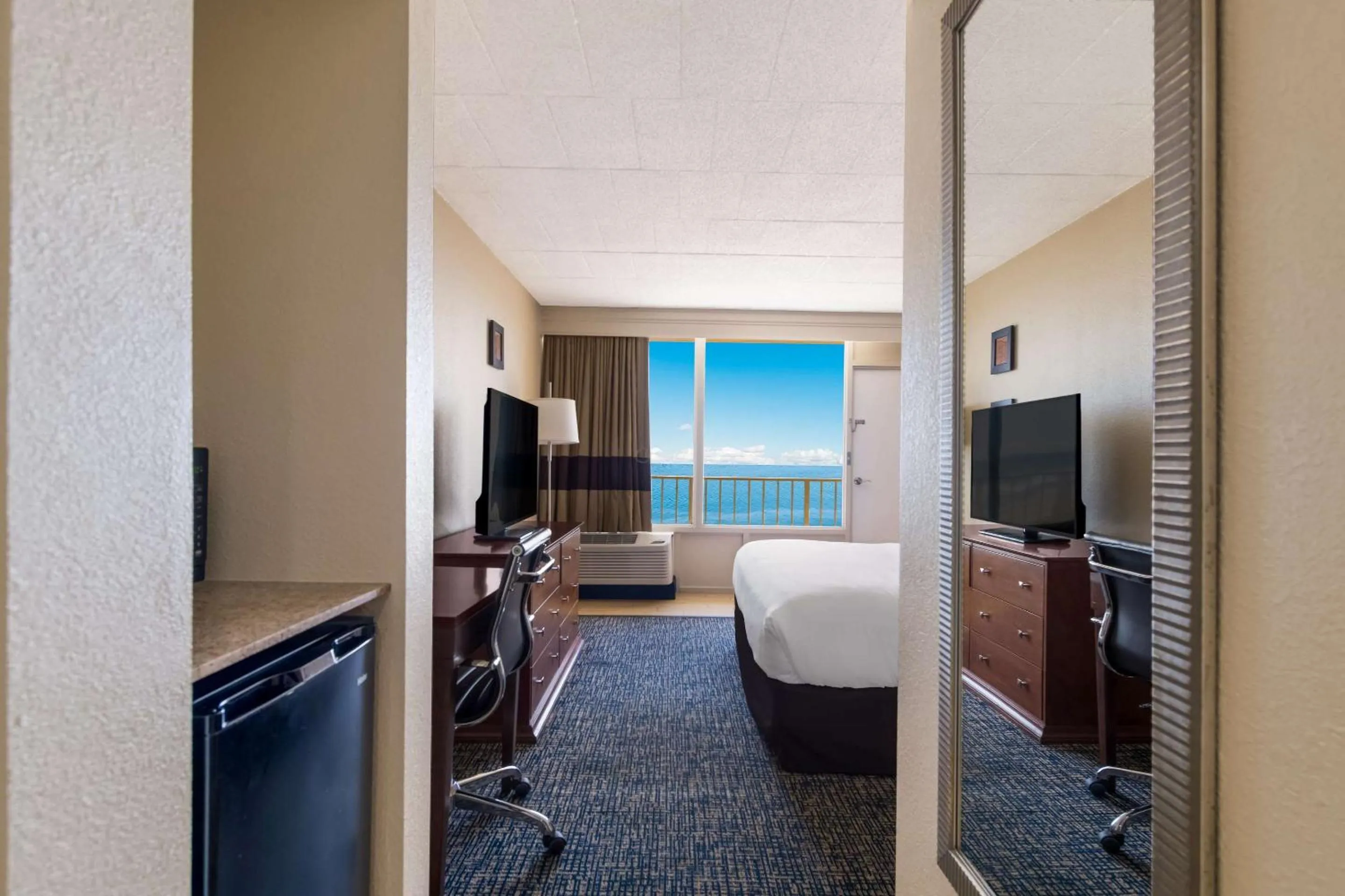 Bedroom, Bed in Comfort Inn South Oceanfront