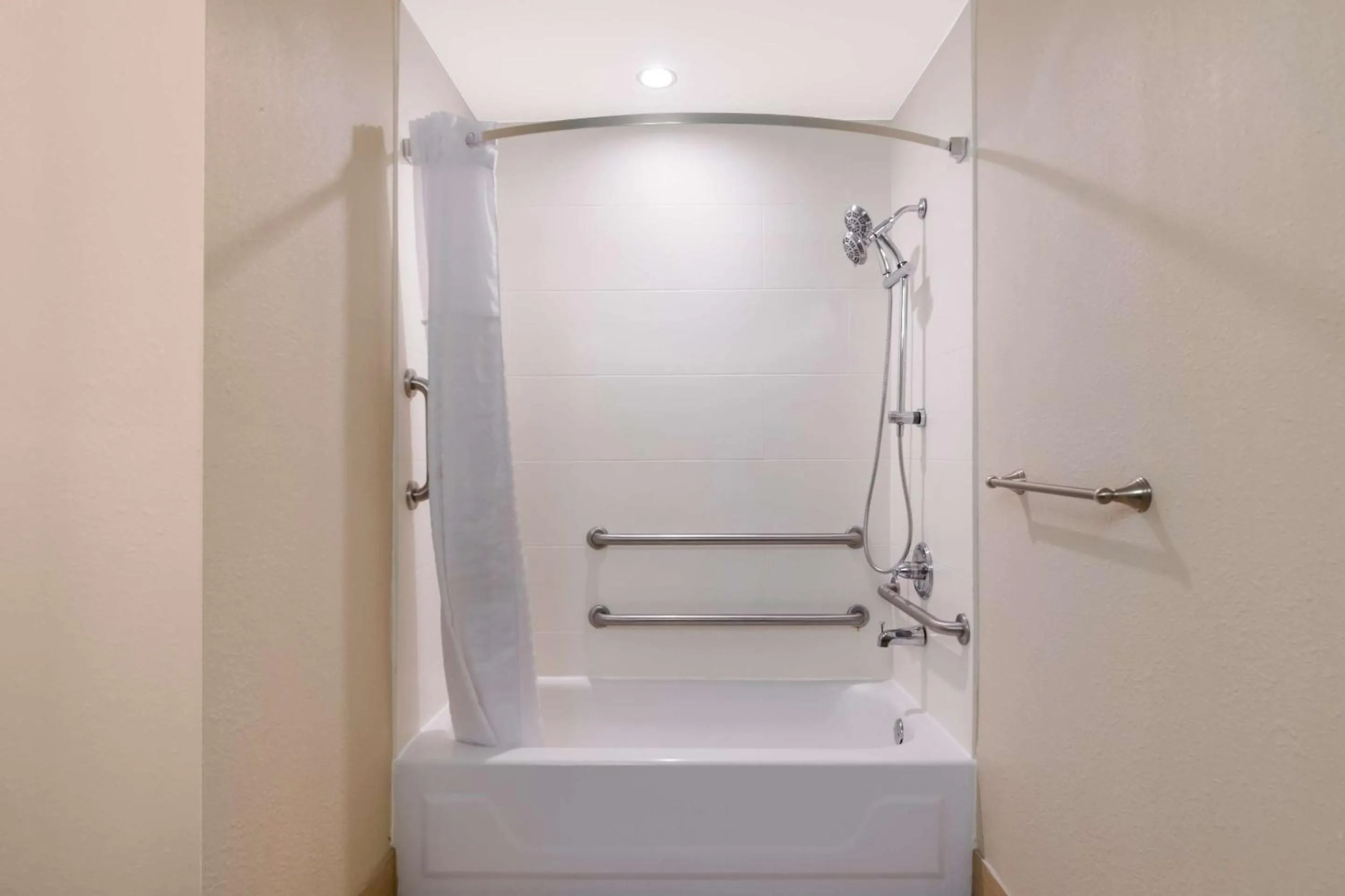 Bedroom in Comfort Inn South Oceanfront