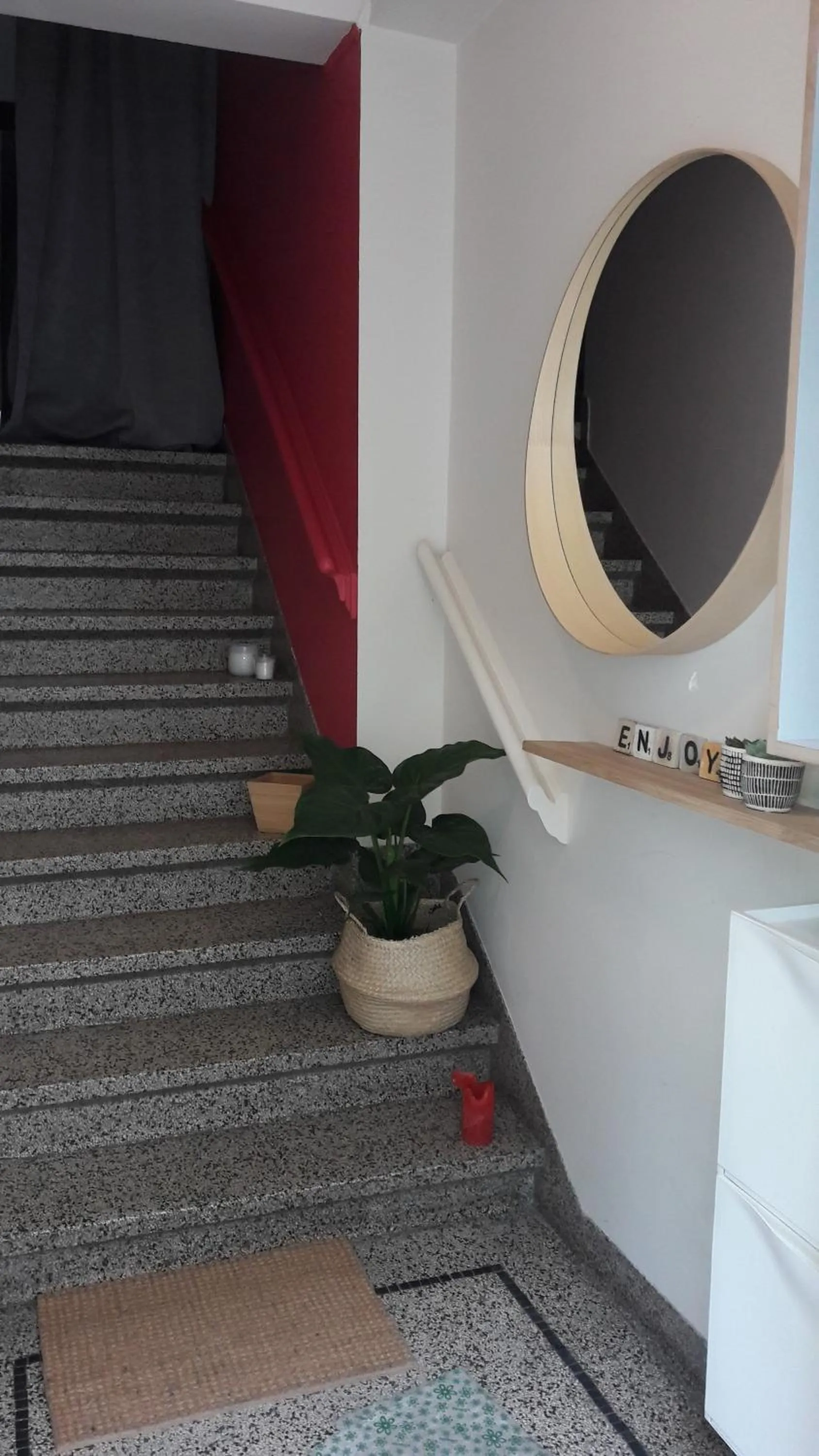 Facade/entrance in Office des bons enfants