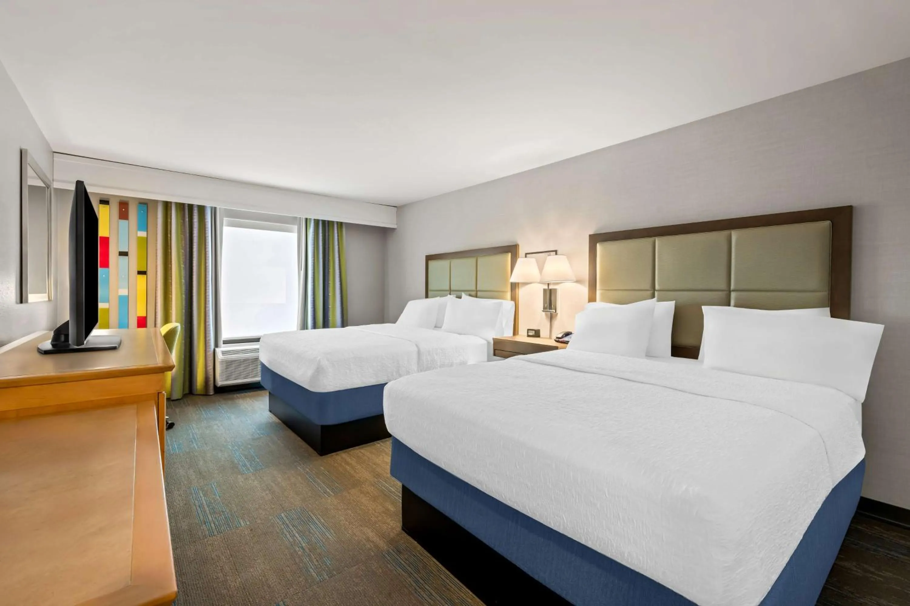 Bed in Hampton Inn & Suites Wilson I-95