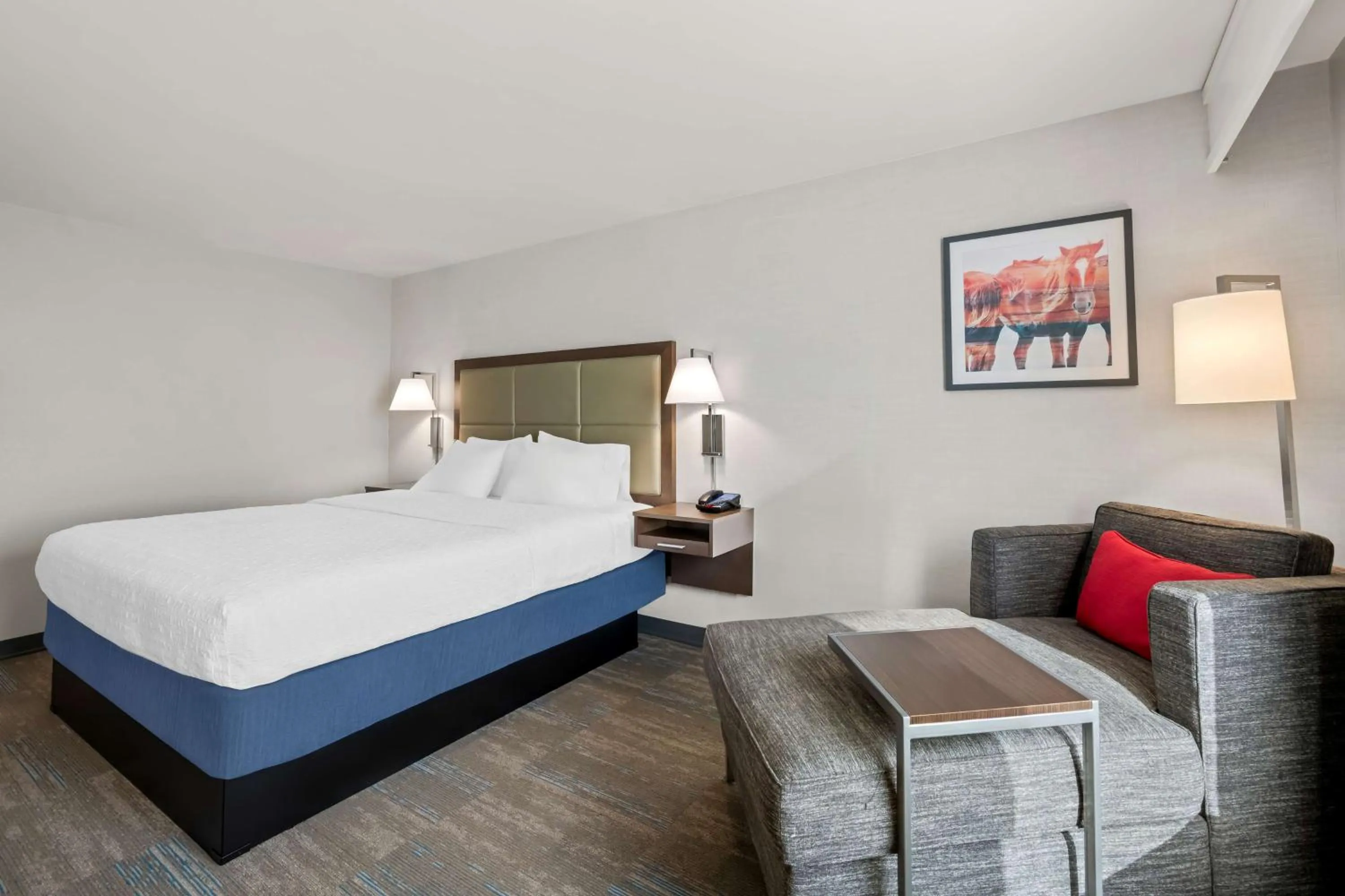 Bed in Hampton Inn & Suites Wilson I-95