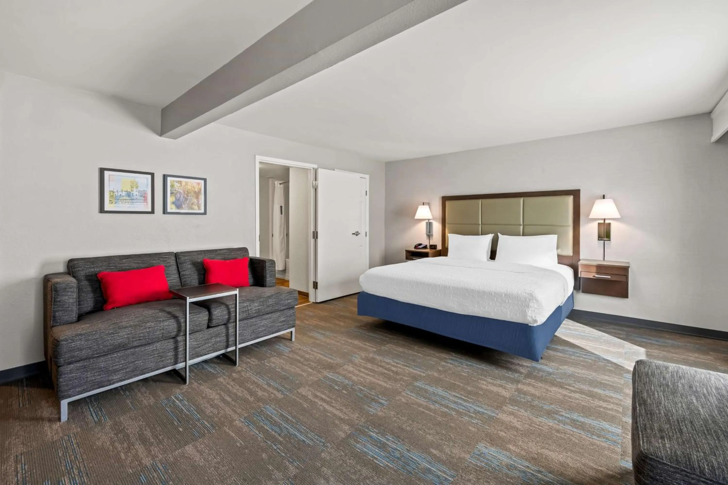 Bed in Hampton Inn & Suites Wilson I-95