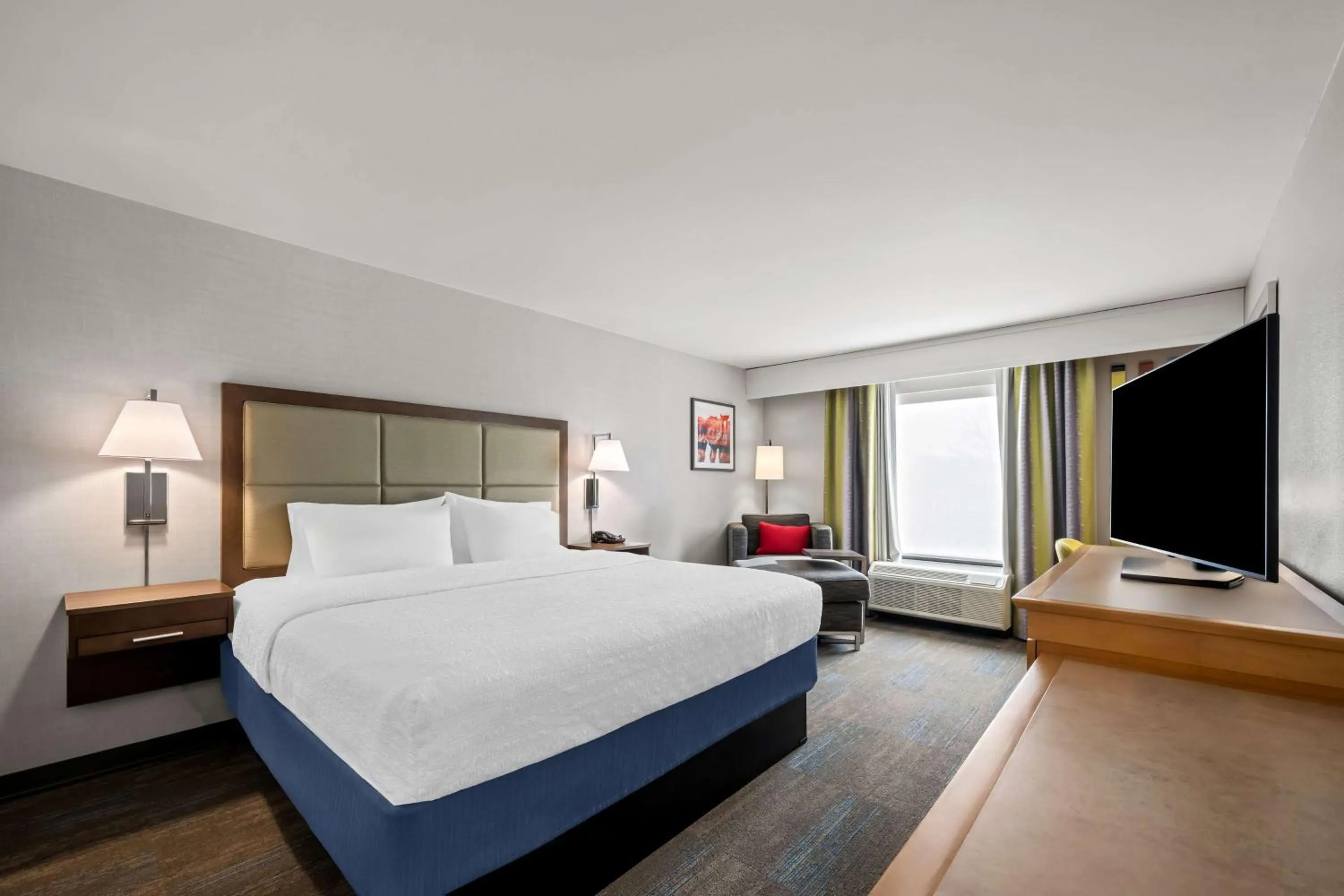 Bed in Hampton Inn & Suites Wilson I-95