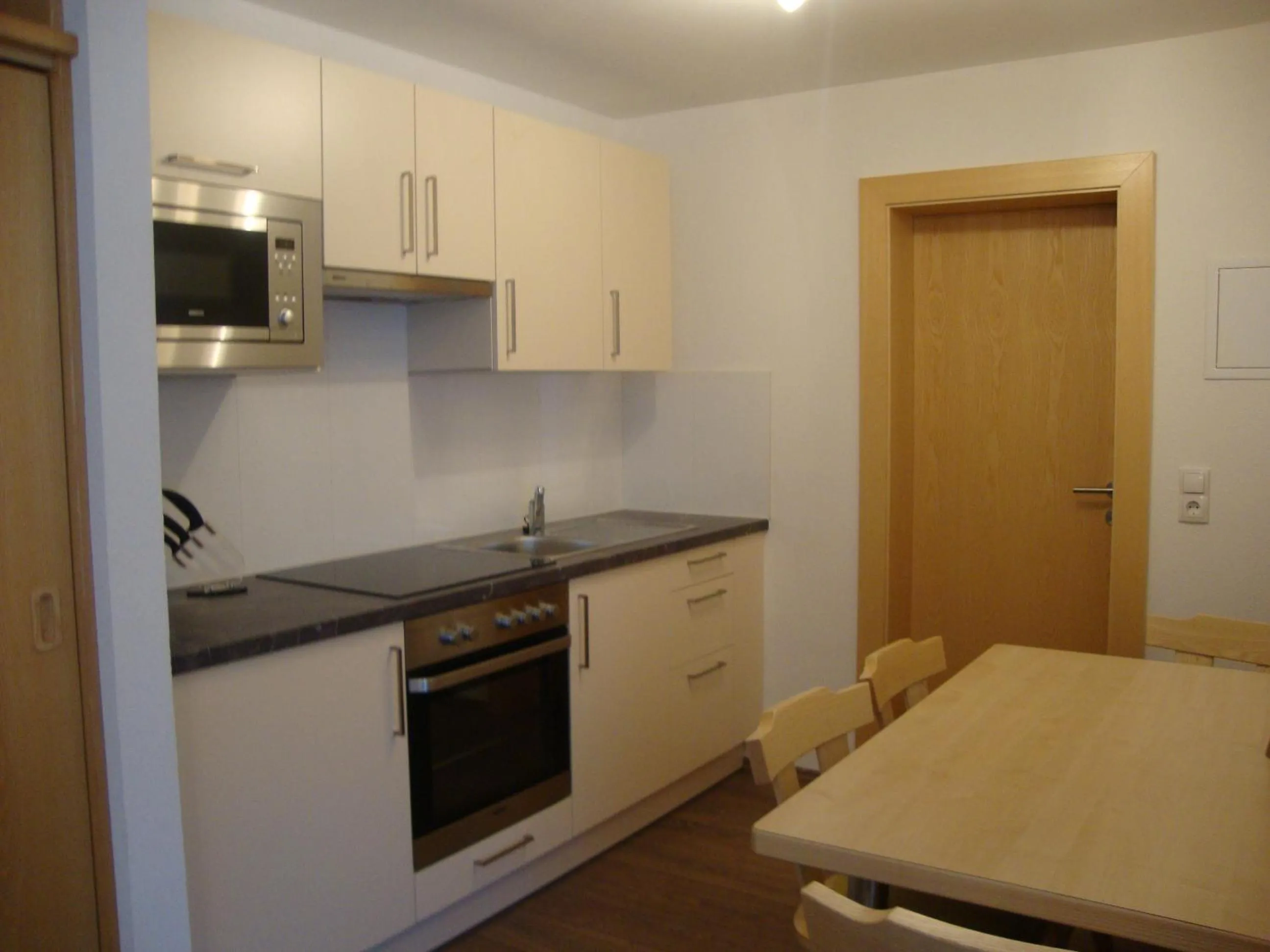 Kitchen or kitchenette in Gästehaus Schwoagerhof