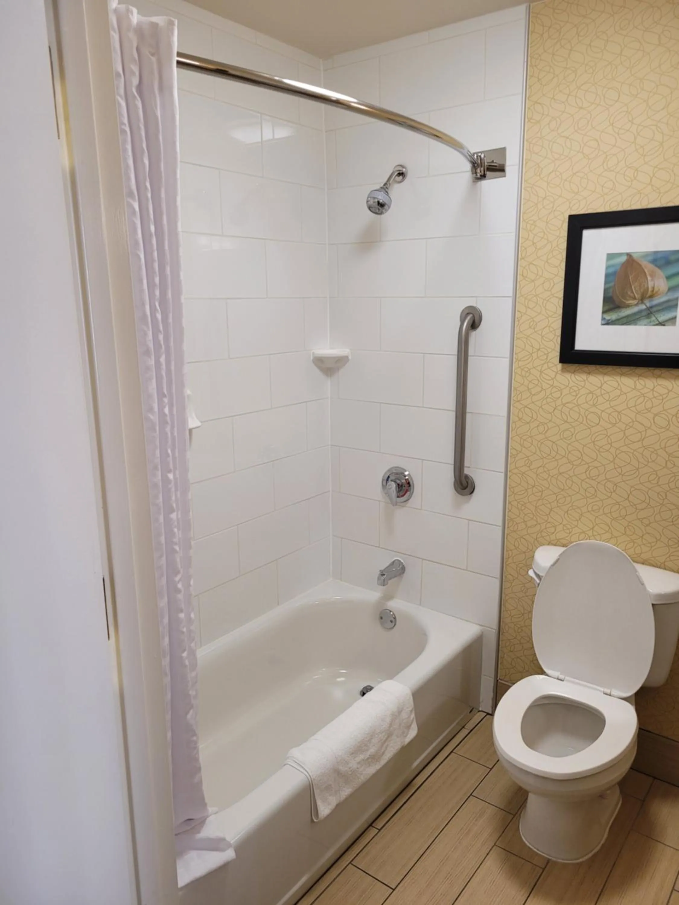 Bathroom in Hilton Garden Inn Tulsa Airport